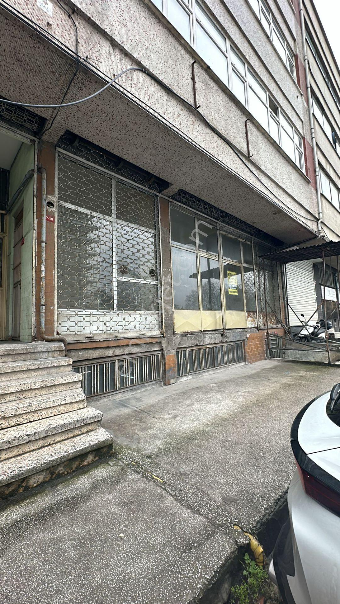 B.paşa Orta Mah. 90m² Giriş Cadde Üzeri Dükkan