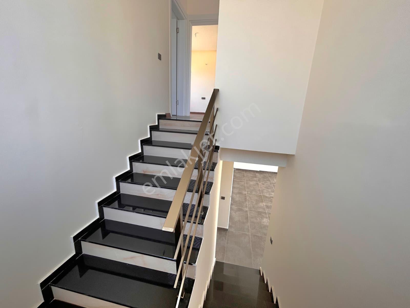 Kuşadası Avm Bölgesinde Satılık 4+1 Müstakil Doğalgazlı Villalar - Görsel 25