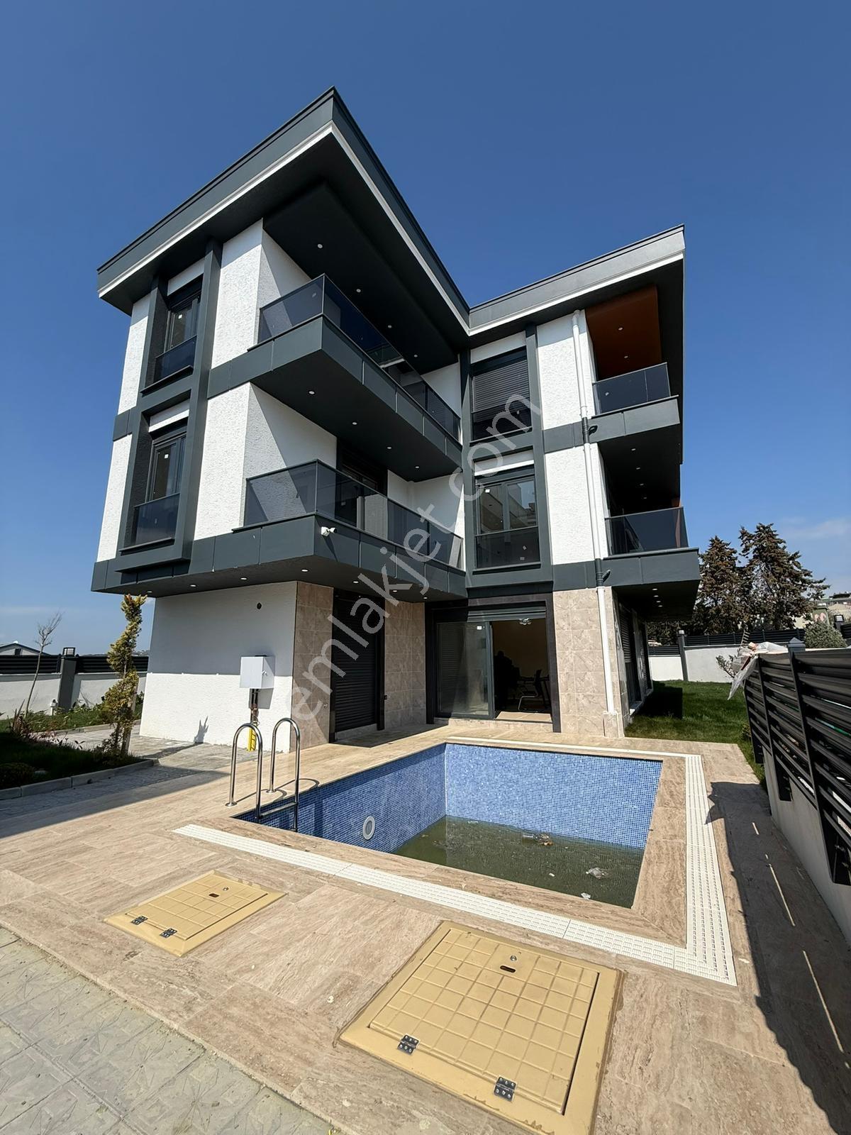 Büyükçekmece Celaliyede Satılık 7+1 Triblex İkiz Villalar - Görsel 20