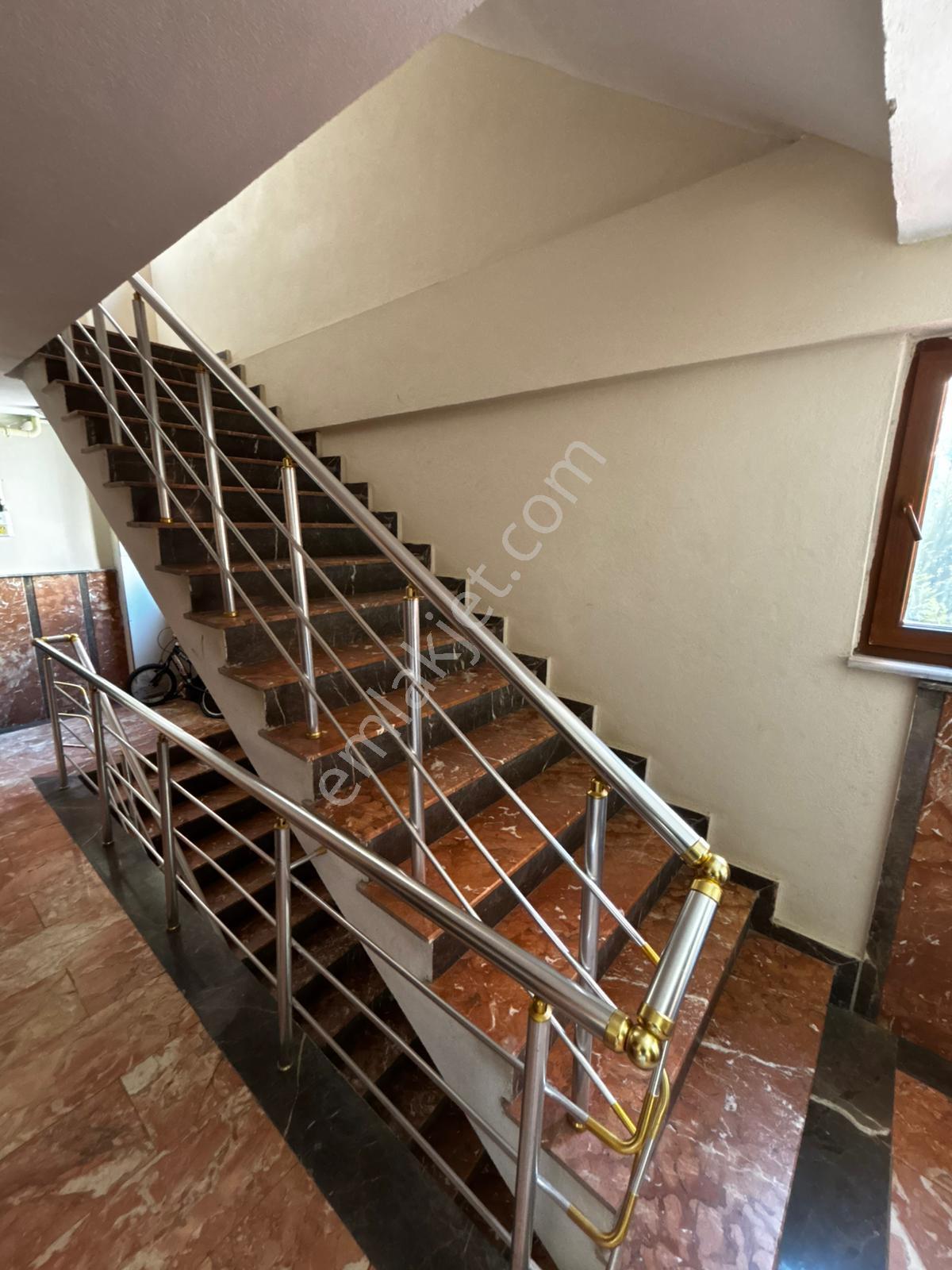 Altınova Da Kiralık Eşyalı 2+1 Daire Merkezi Lokasyon - Görsel 9