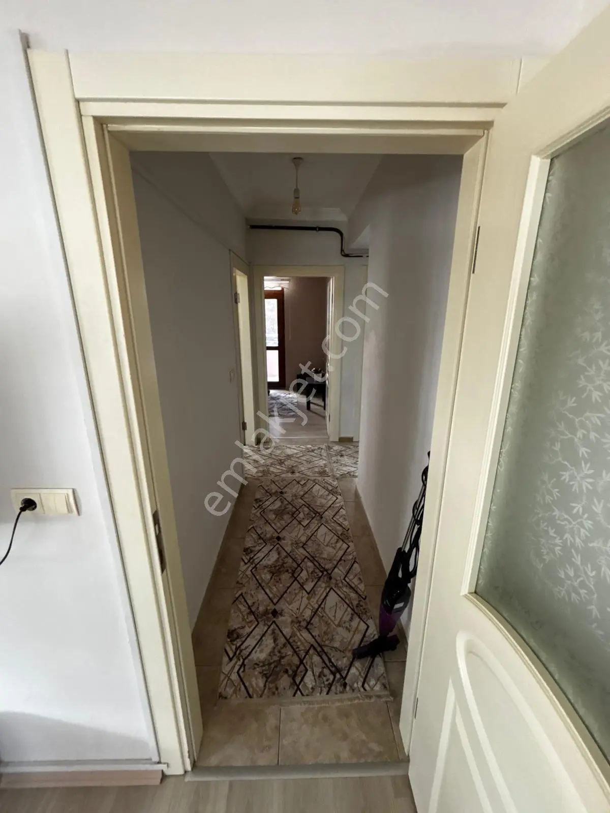 Altınova Da Kiralık Eşyalı 2+1 Daire Merkezi Lokasyon - Görsel 4