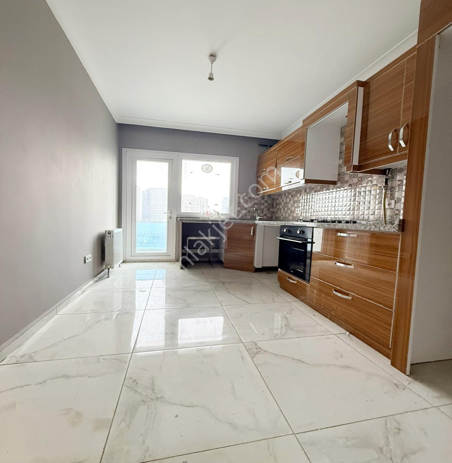 Bahçeşehir Lokasyonunda Site İçinde Satılık 2+1 Daire - Görsel 18