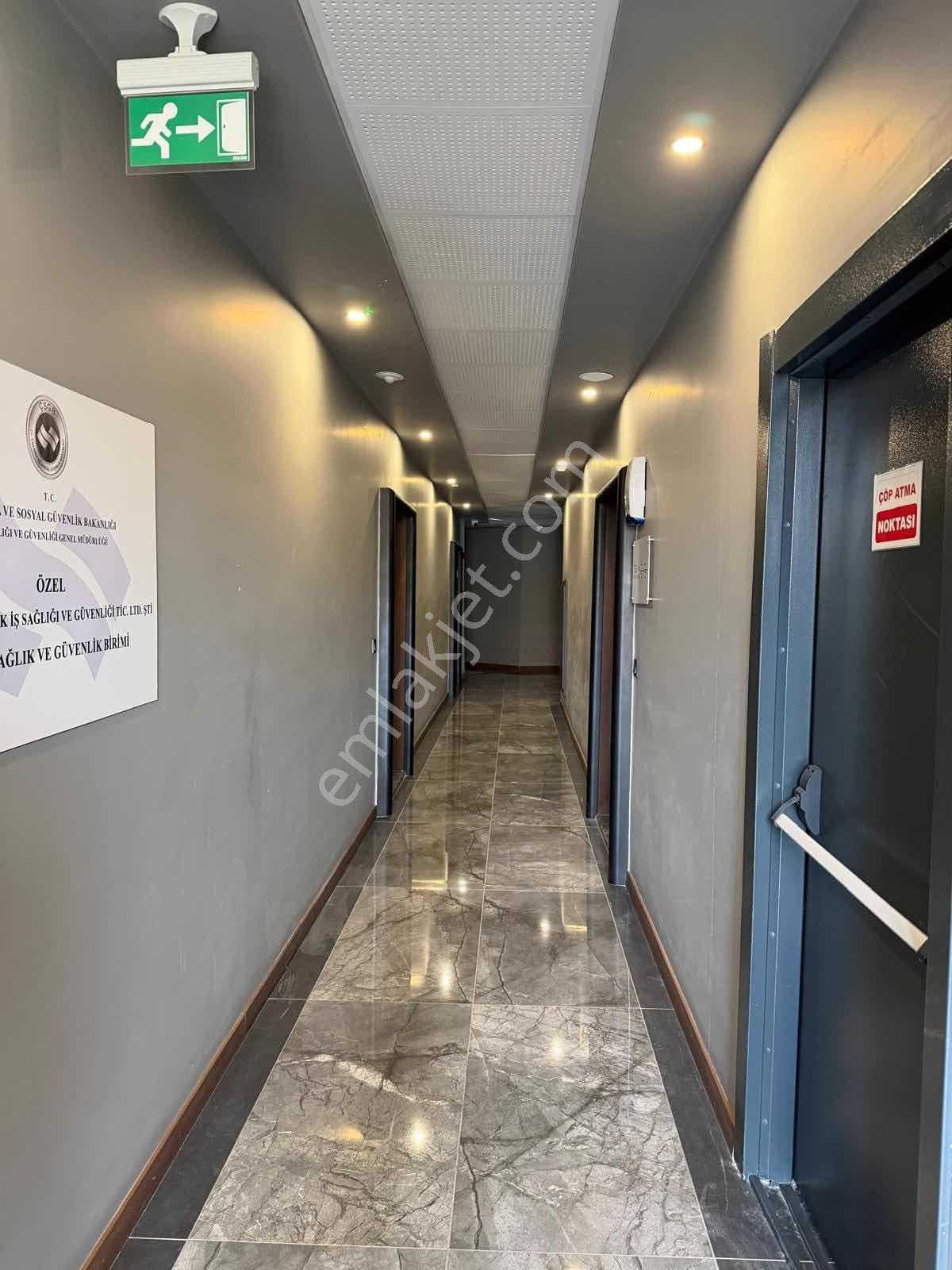 Office 41 'de İçinde Bölünmüş 3 Odalı Kiralık Arakat Ofis & Büro - Görsel 21