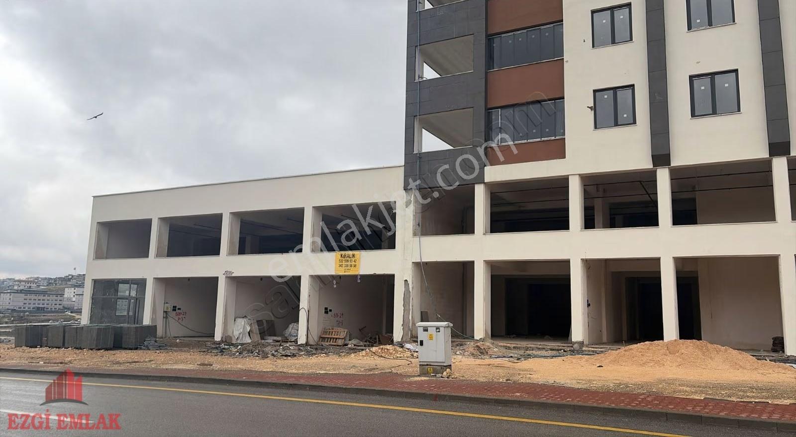 Yeşilvadi Özdemi Bey Ana Cadde Üzerinde Kiralık Dükkan