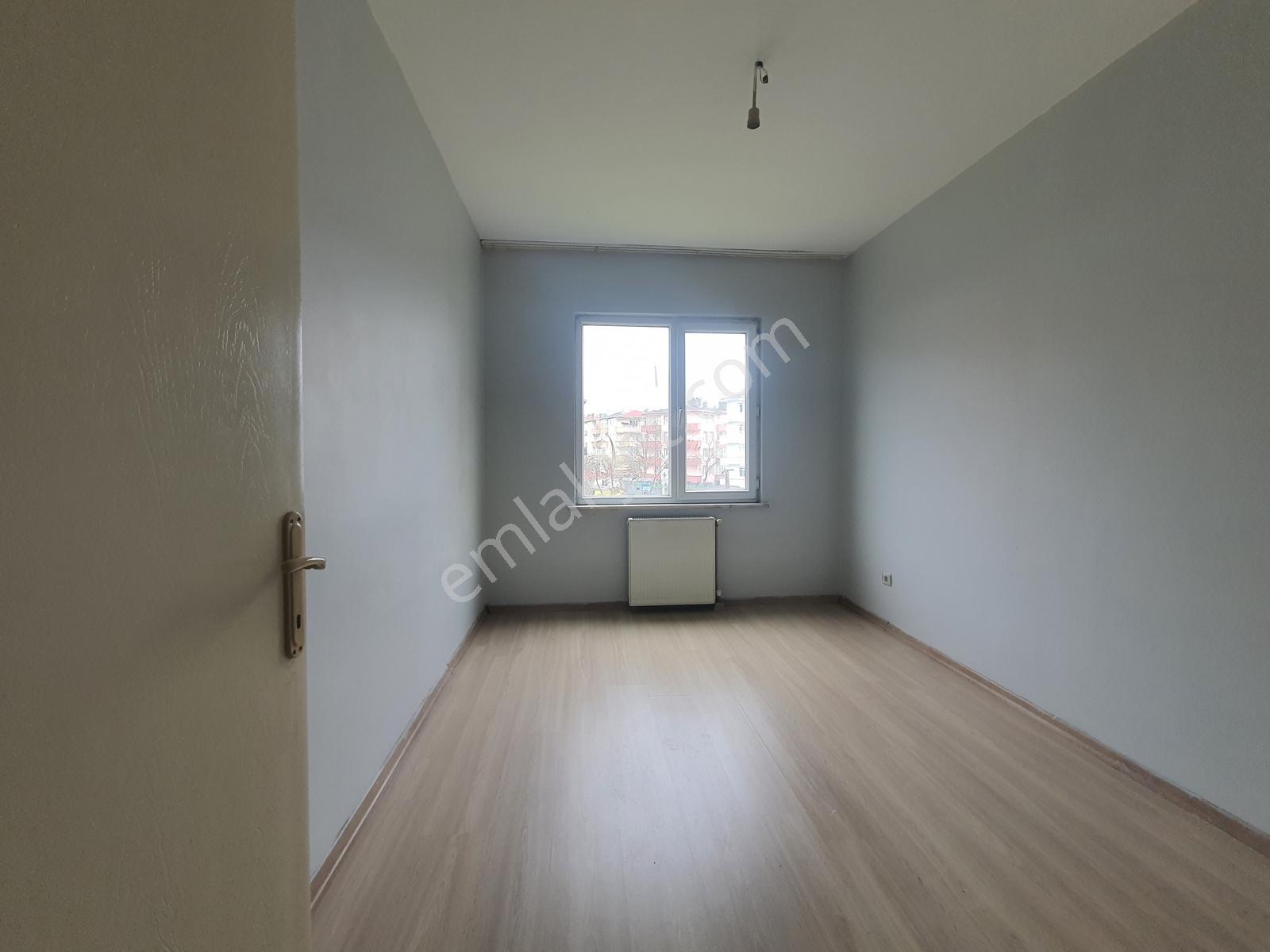 Yıldızkentte Site İçinde Ön Cephe Ara Kat Kiralık 3+1 Daire - Görsel 5