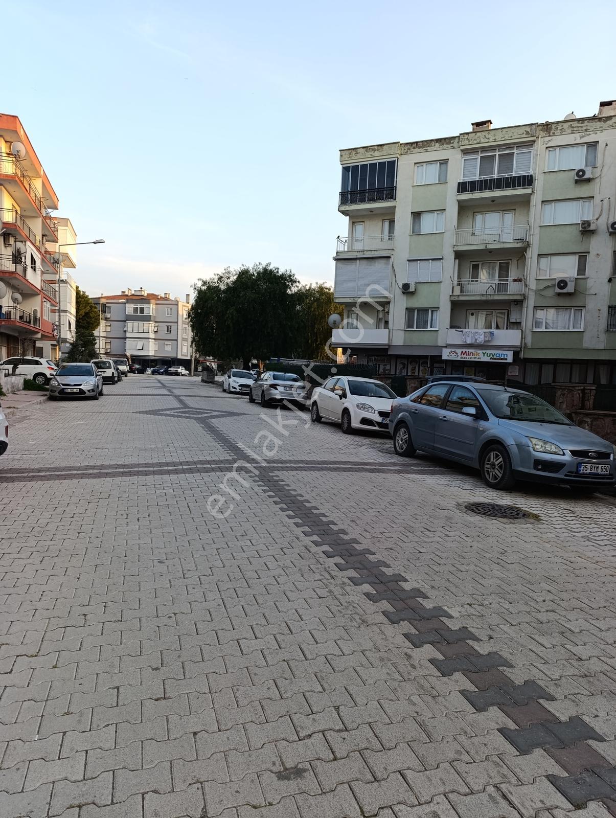 Menemen Katlı Pazaryeri Yakınında Satılık Dükkan