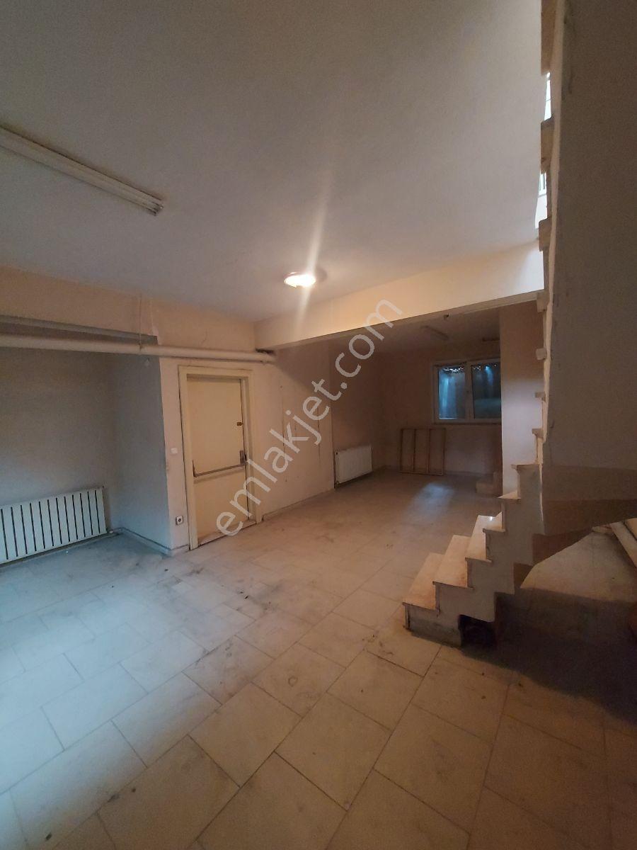 Üsküdar Cumhuriyette Çift Katlı, Metroya Yakın Kiralık Ofis !!! - Görsel 17