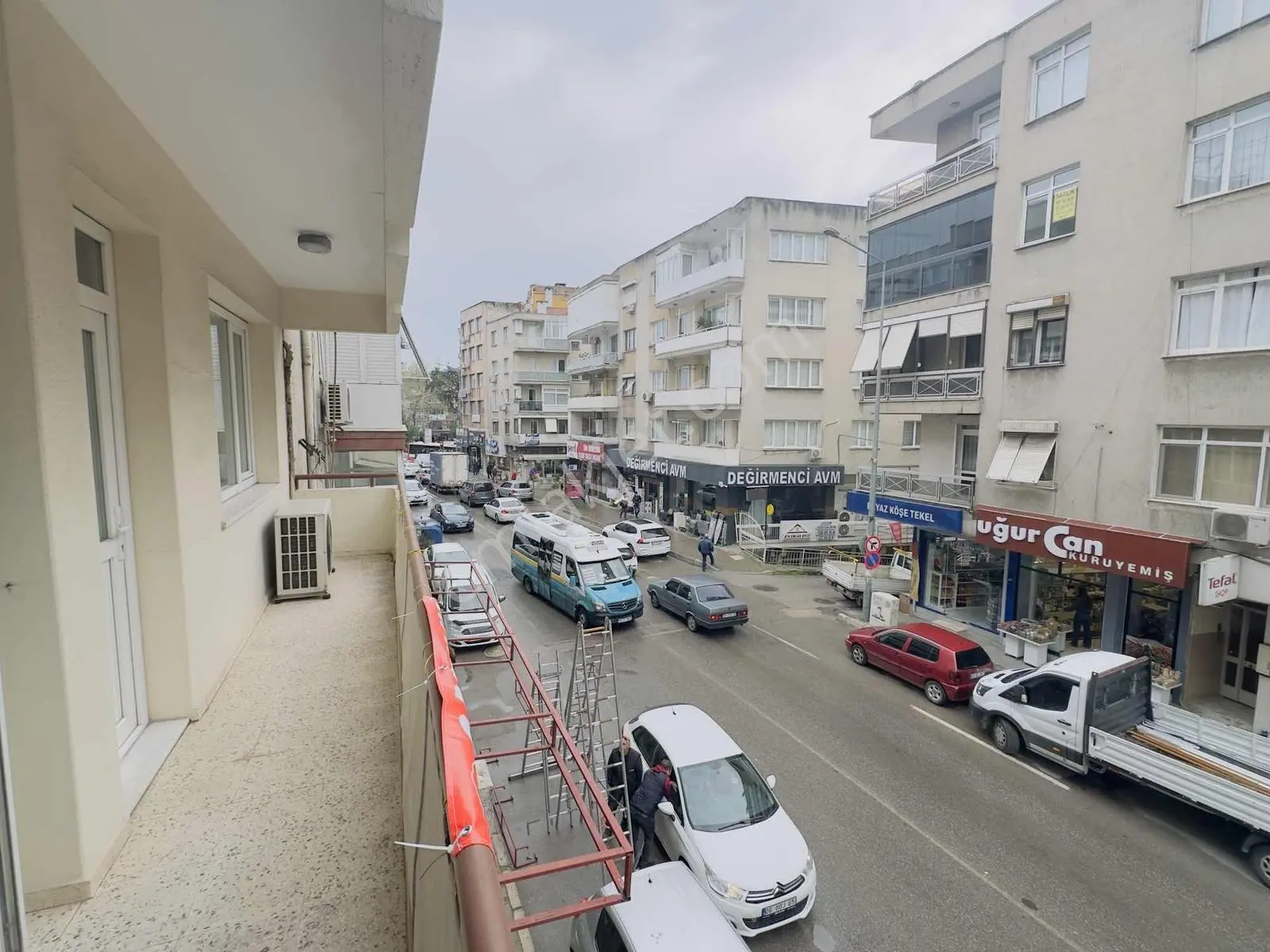 Şirinyer Menderes Caddesi Üzeri 3+1 Garajlı 160m2 Satılık Daire