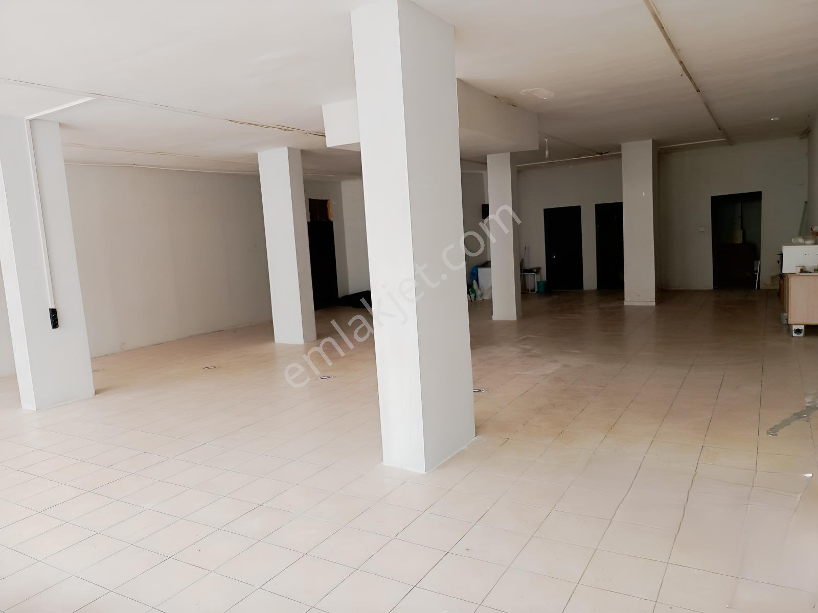 Üsküdar Selimiye'de Cadde Üzerinde 200m2 Kiralık Dükkan - Görsel 17