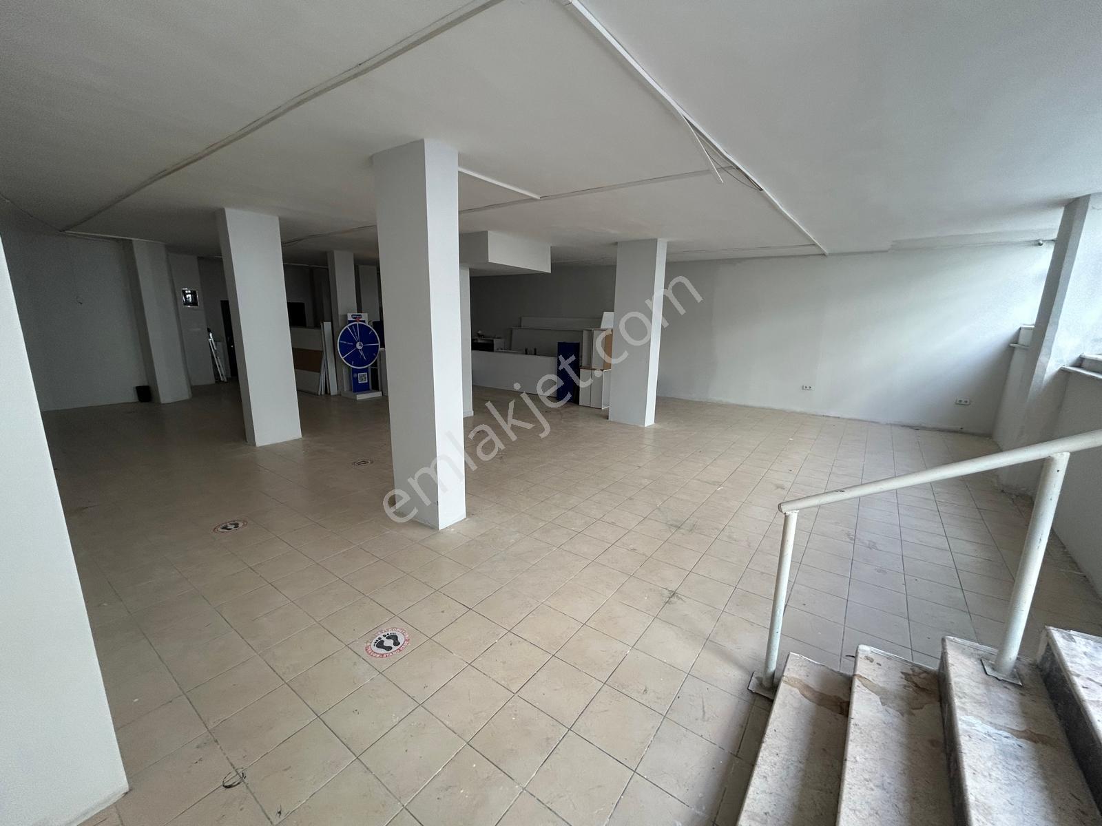 Üsküdar Selimiye'de Cadde Üzerinde 200m2 Kiralık Dükkan - Görsel 12