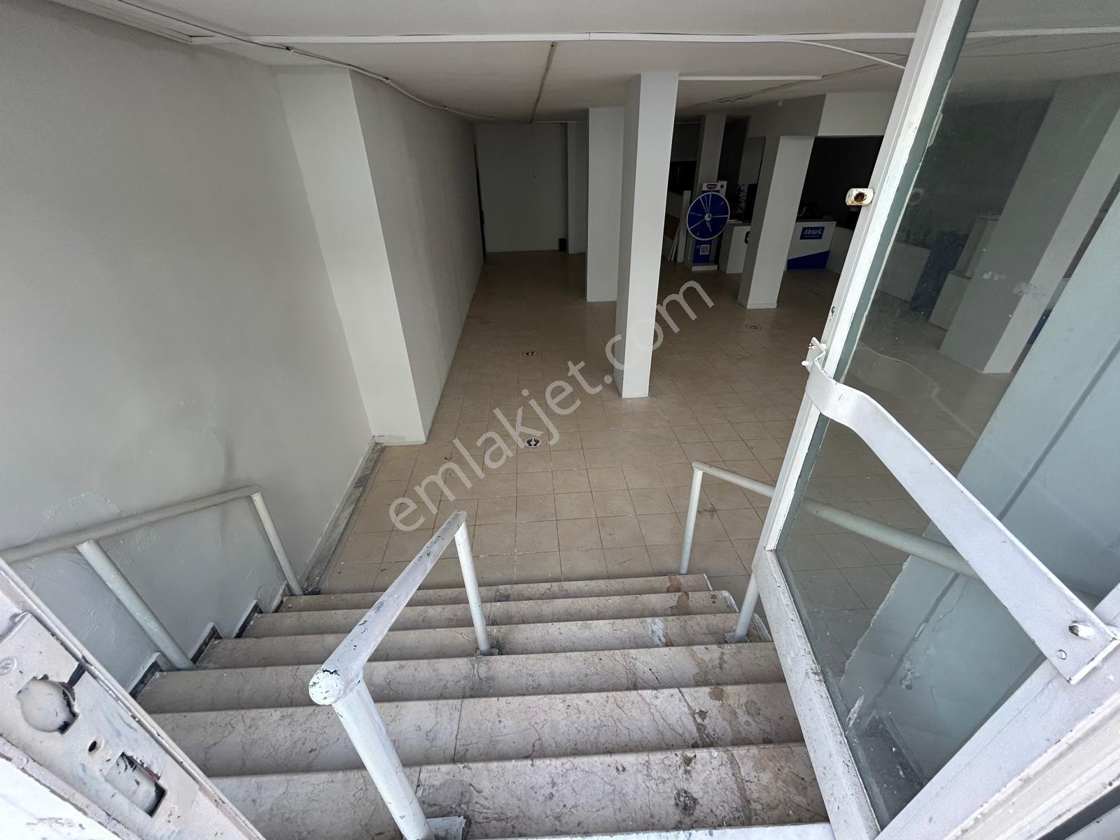 Üsküdar Selimiye'de Cadde Üzerinde 200m2 Kiralık Dükkan - Görsel 15