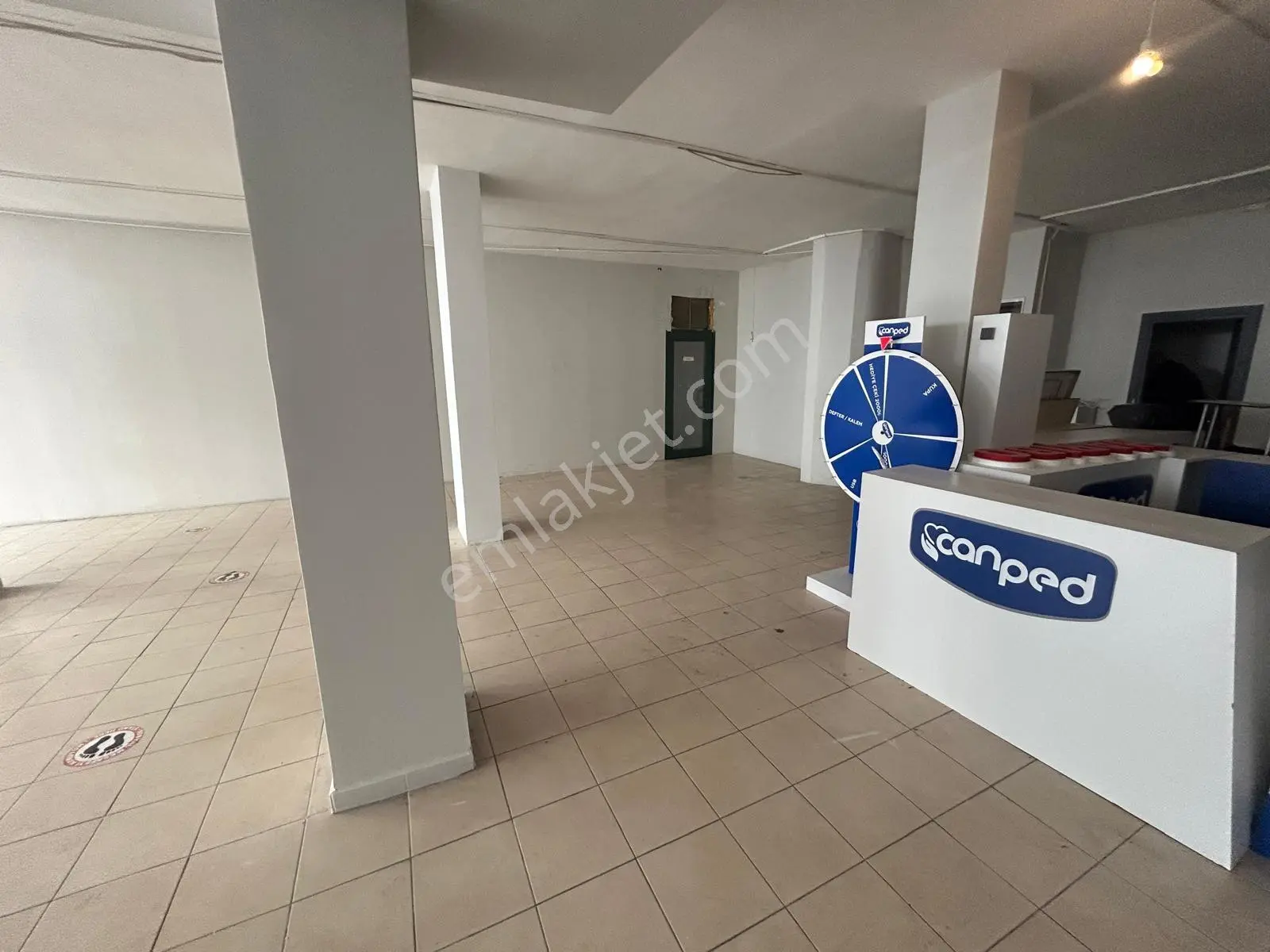 Üsküdar Selimiye'de Cadde Üzerinde 200m2 Kiralık Dükkan - Görsel 2