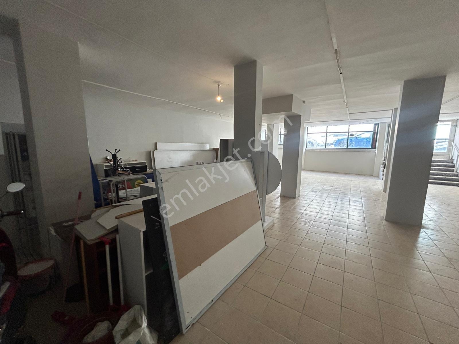 Üsküdar Selimiye'de Cadde Üzerinde 200m2 Kiralık Dükkan - Görsel 9