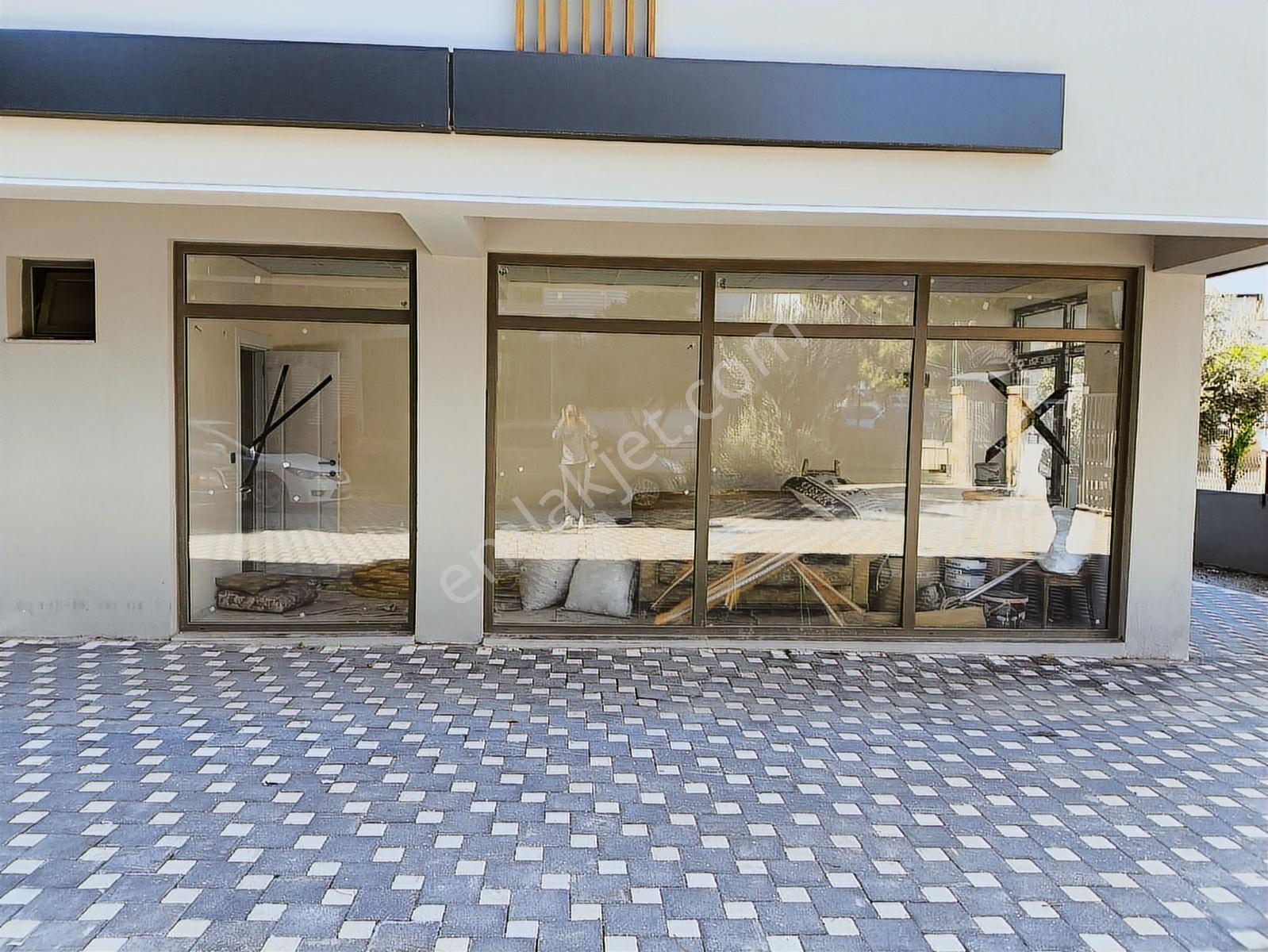 Buca Yıldız Mahallesinde Sıfır 21m² Dükkan Tuvaletli