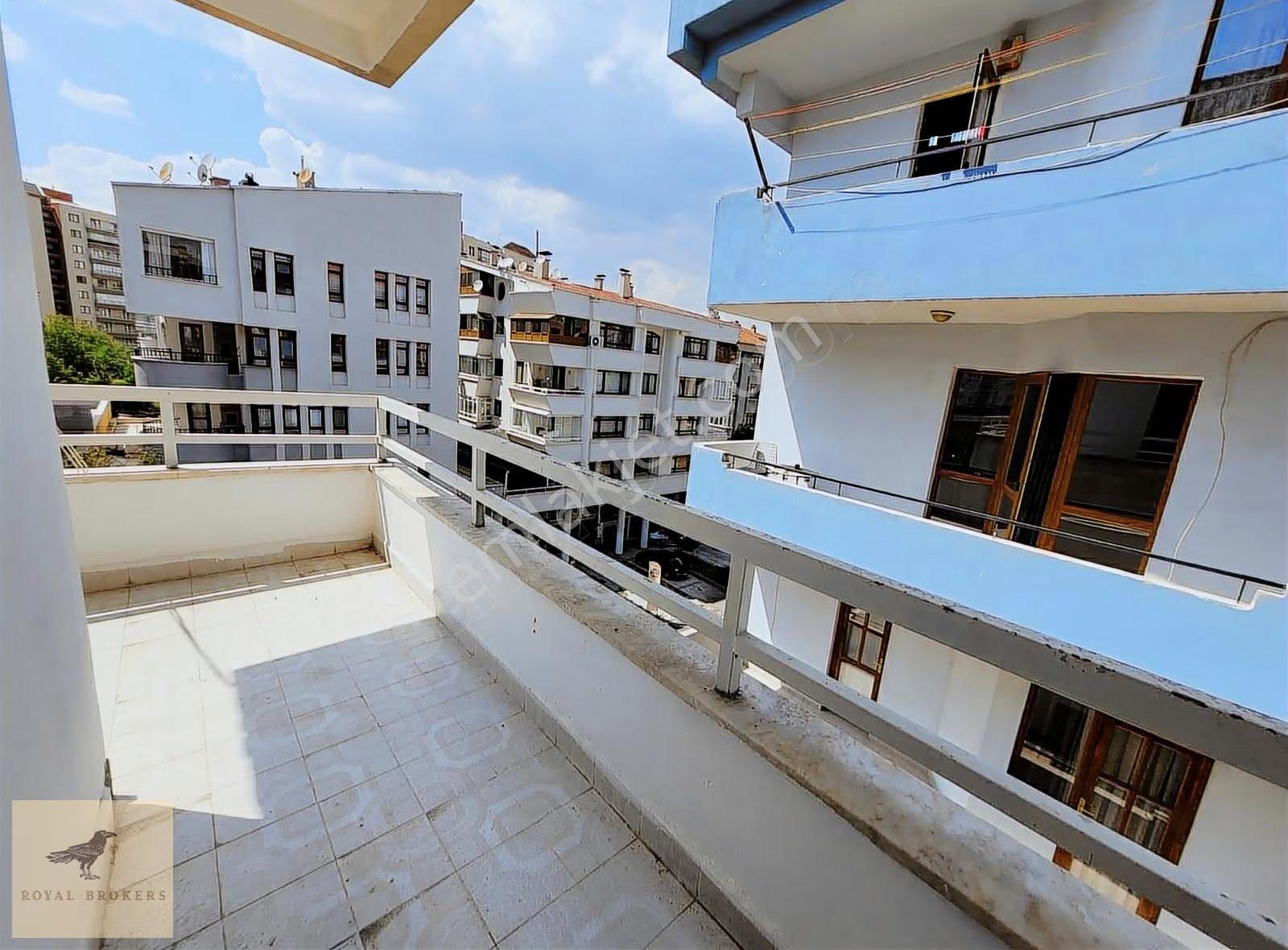 Yıldızevler Turan Güneş Arkasında 3+1 135 M2 Satılık Ofis Büro - Görsel 12