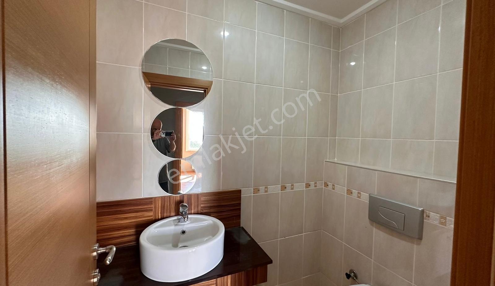 B.çekmece Güzelce De Denize Sıfır Bahçeli 5+1 Satılık Villa - Görsel 2