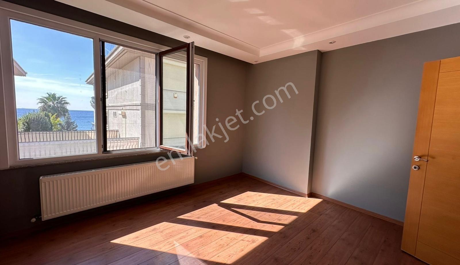 B.çekmece Güzelce De Denize Sıfır Bahçeli 5+1 Satılık Villa - Görsel 15