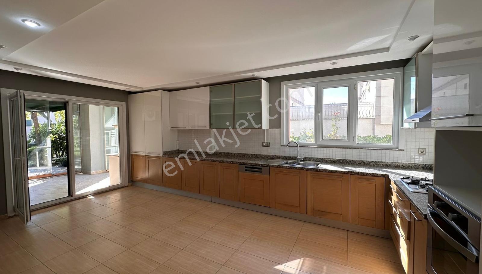 B.çekmece Güzelce De Denize Sıfır Bahçeli 5+1 Satılık Villa - Görsel 20