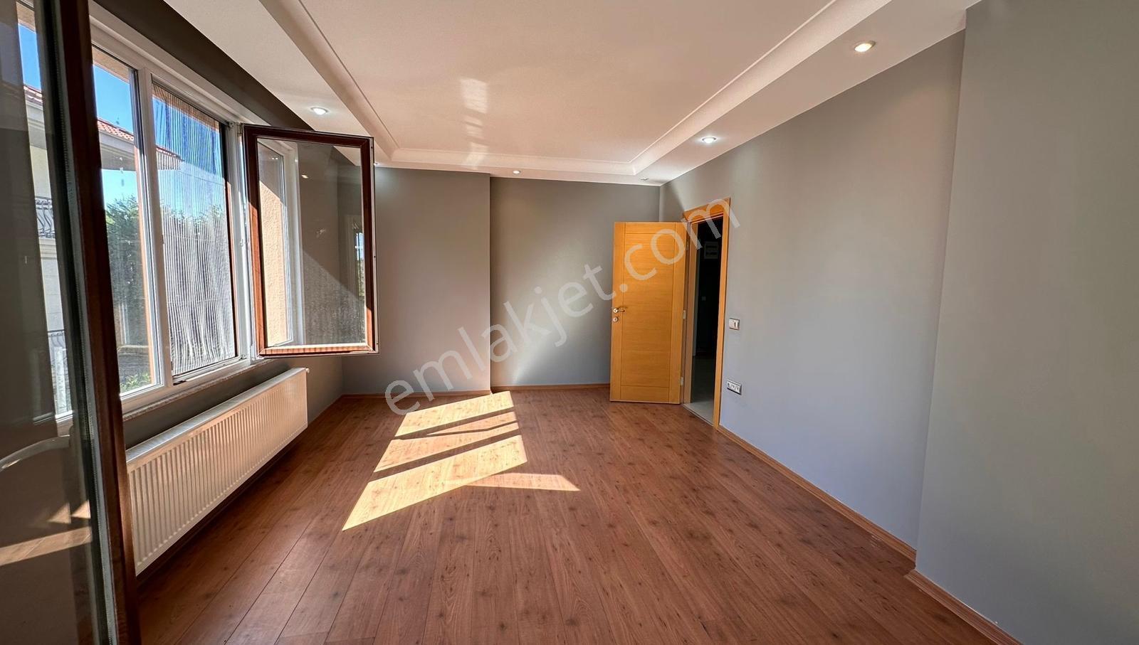 B.çekmece Güzelce De Denize Sıfır Bahçeli 5+1 Satılık Villa - Görsel 11