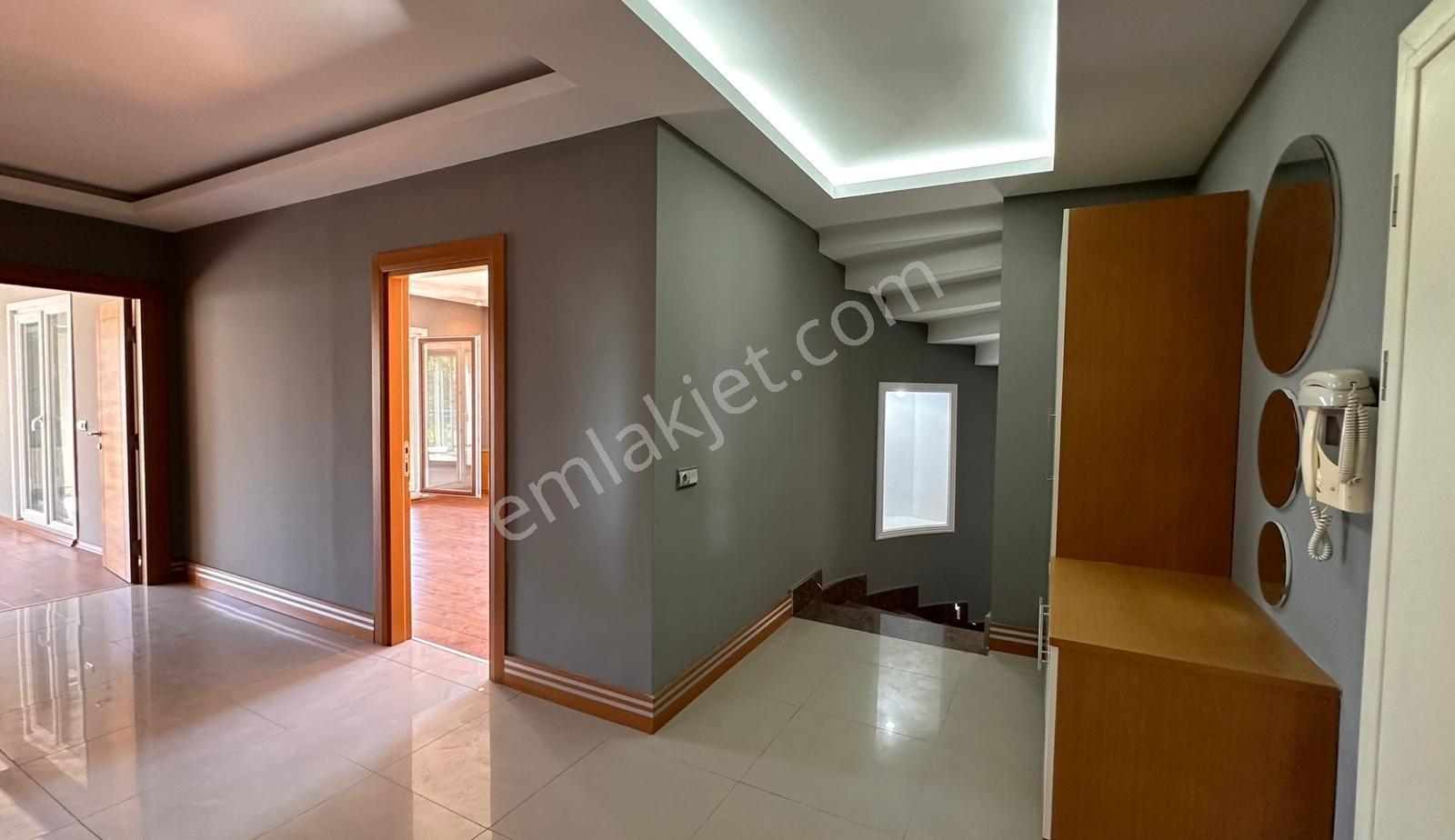 B.çekmece Güzelce De Denize Sıfır Bahçeli 5+1 Satılık Villa - Görsel 23