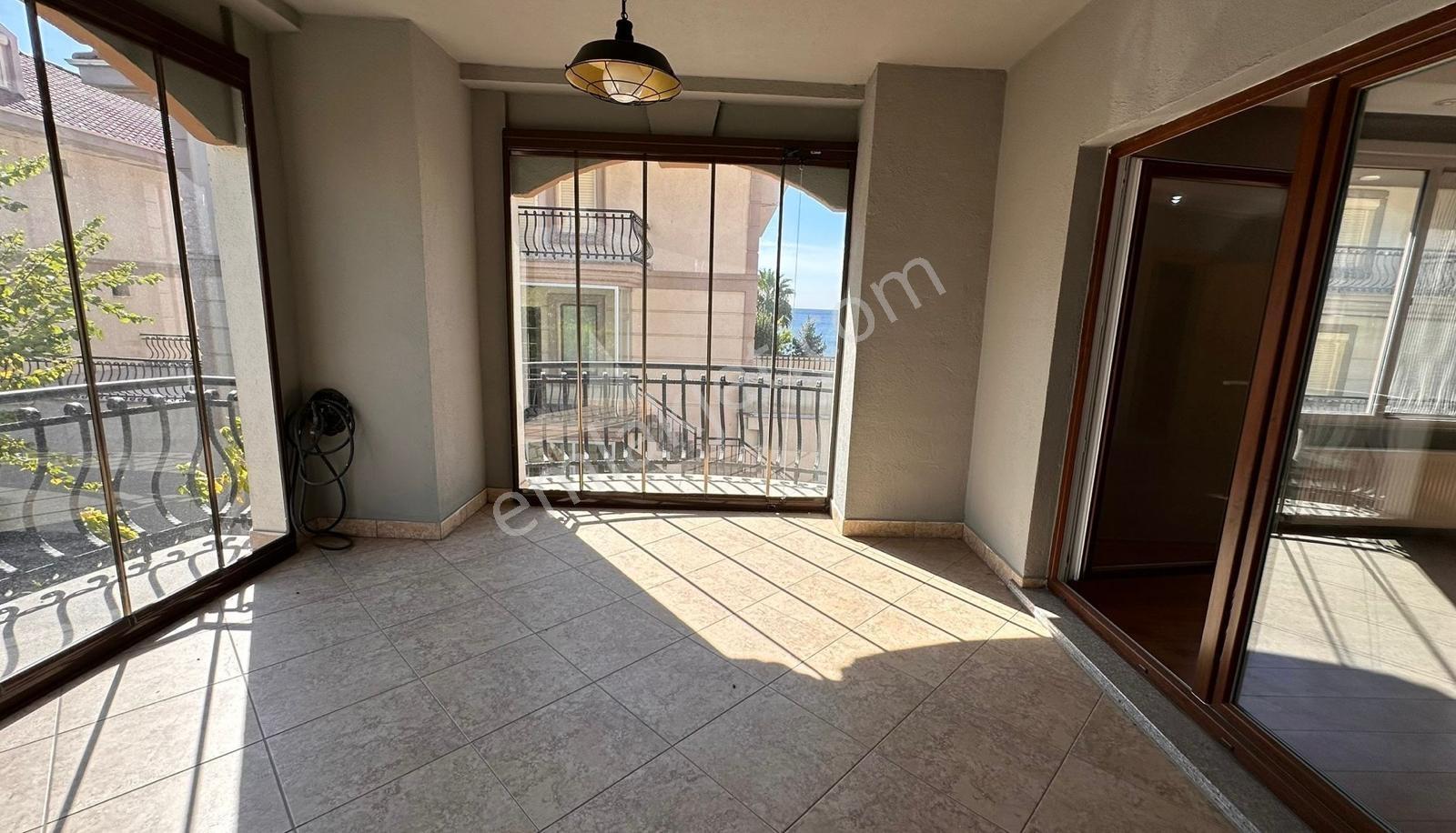 B.çekmece Güzelce De Denize Sıfır Bahçeli 5+1 Satılık Villa - Görsel 35