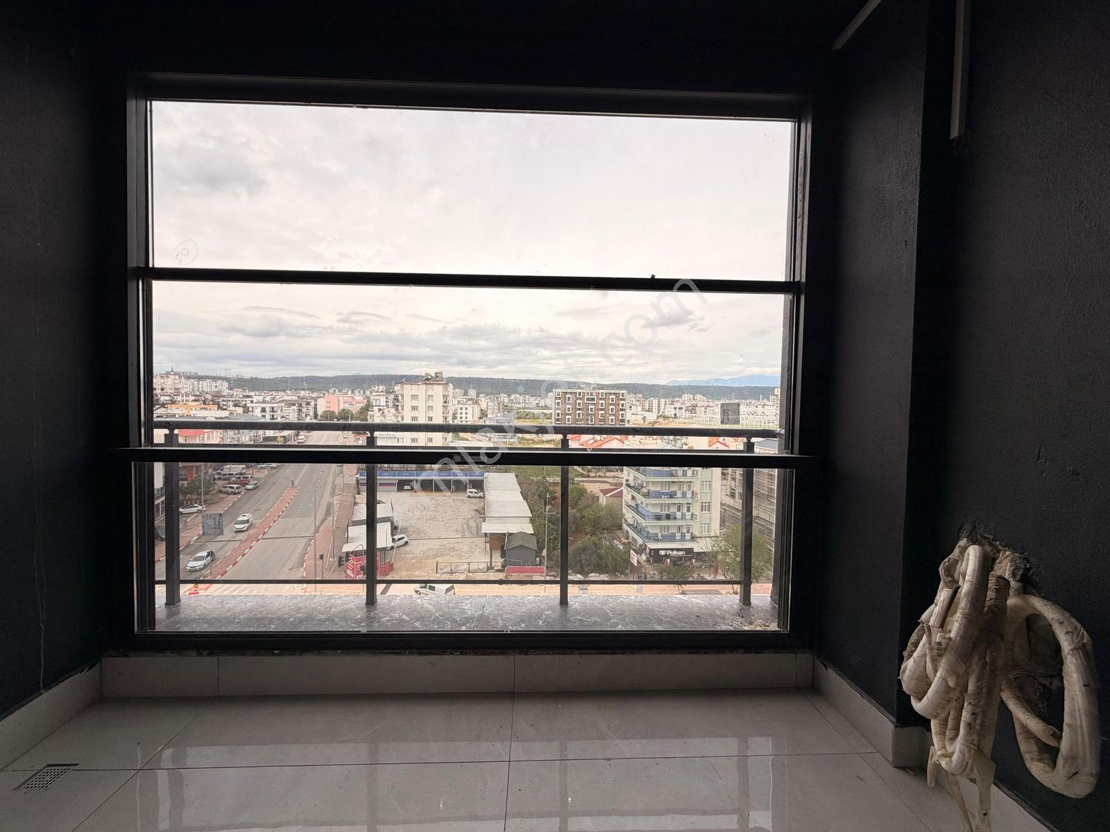 Şehrin Göbeğinde Tramvay Yolu Üzeri Ultra Lüks 4+1 200 M2 - Görsel 23