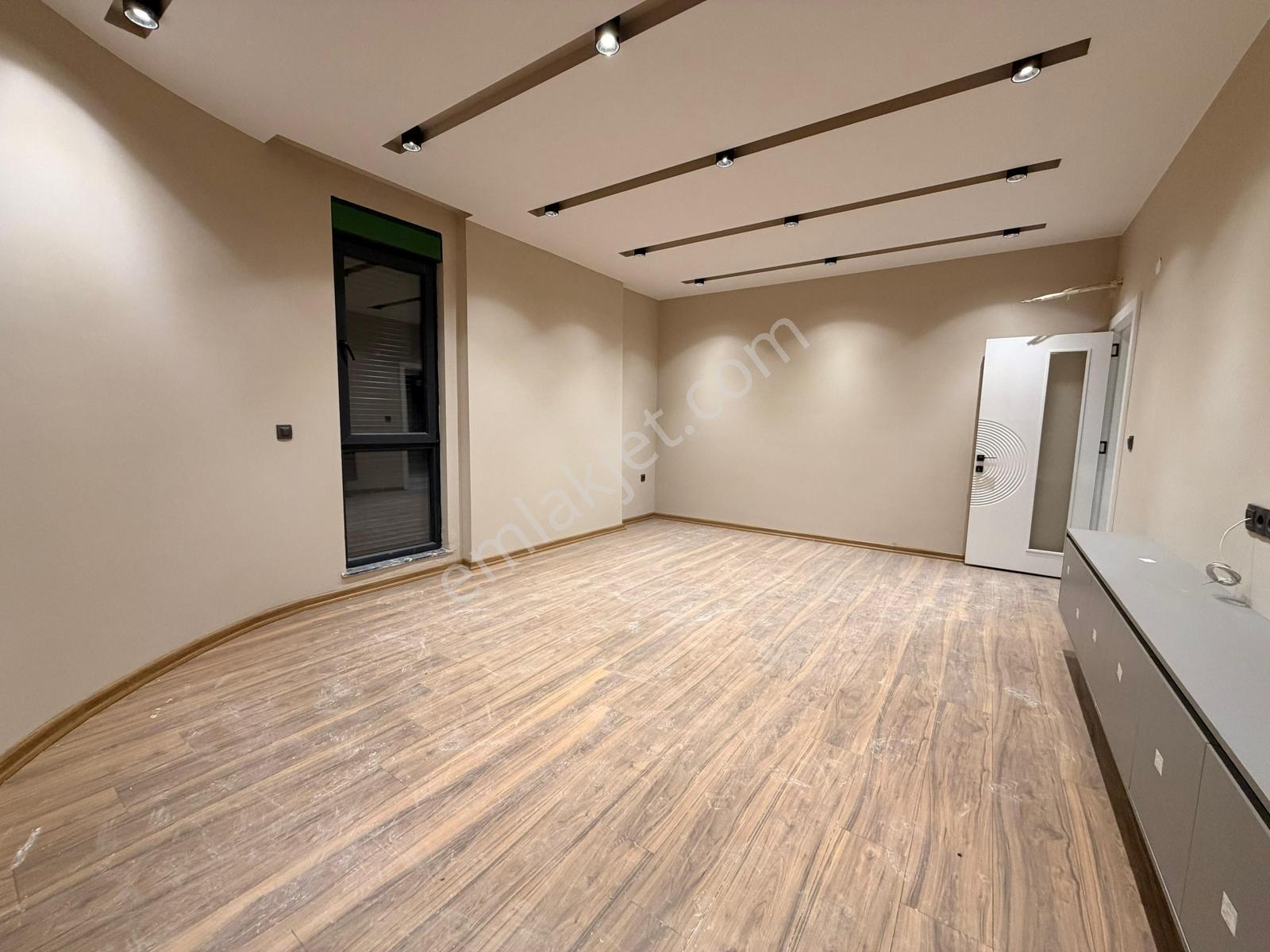 Şehrin Göbeğinde Tramvay Yolu Üzeri Ultra Lüks 4+1 200 M2 - Görsel 21