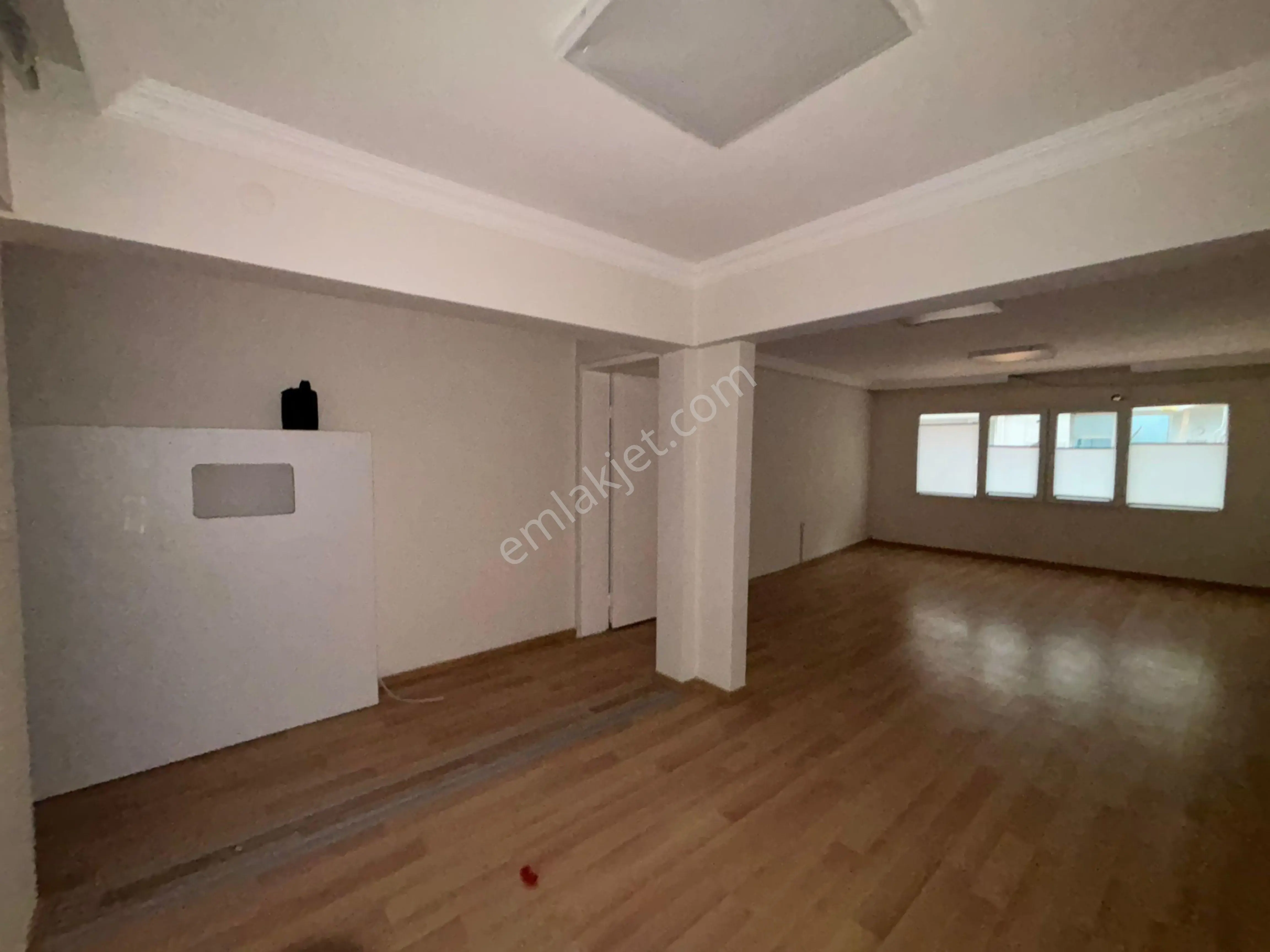 Alsancak Kıbrıs Şehitleri Yakını 1.kat 2+1 Kiralık İş Yeri / Ofis