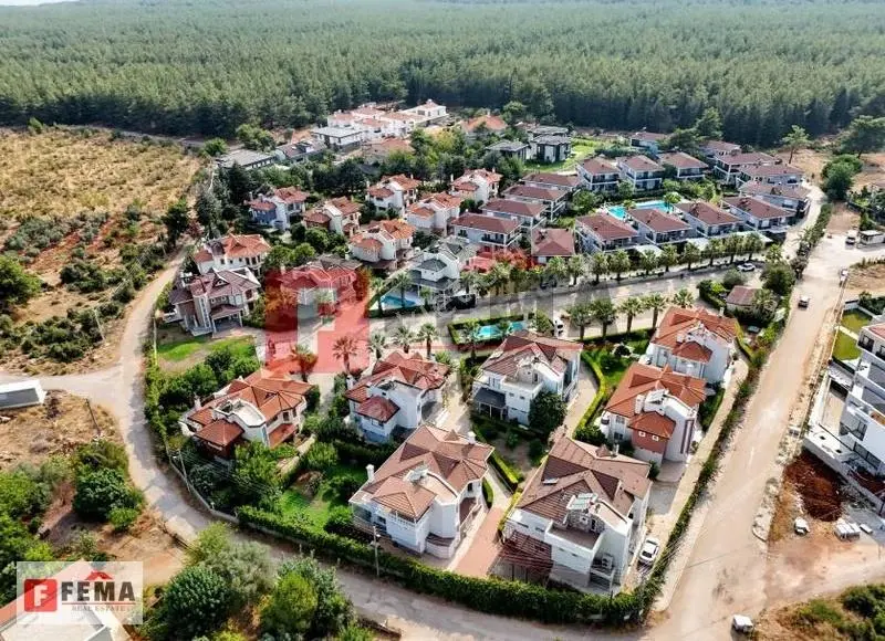 Sitede Bahçeli Açık Havuzlu Kiralık 6+1 Modern Villa - For Rent - Görsel 14