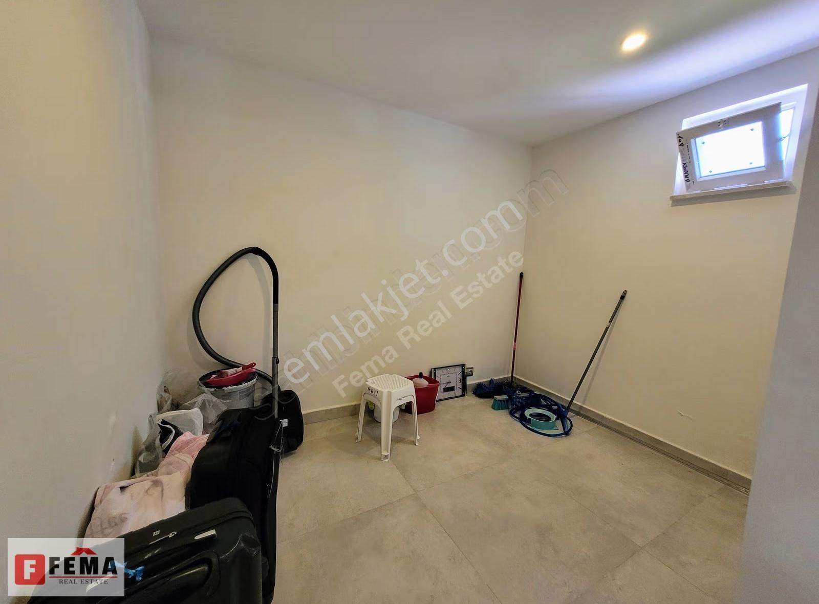 Sitede Bahçeli Açık Havuzlu Kiralık 6+1 Modern Villa - For Rent - Görsel 13