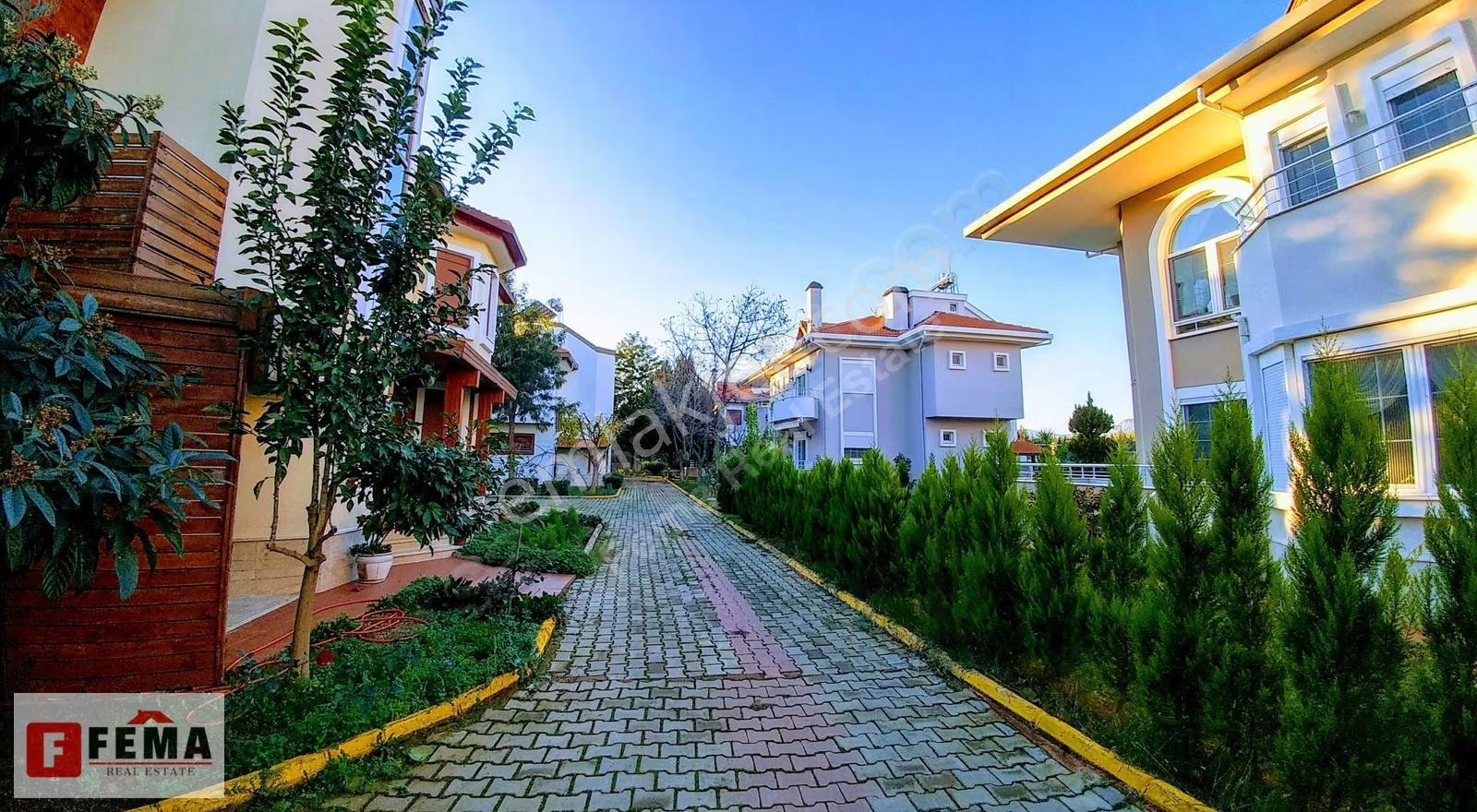 Sitede Bahçeli Açık Havuzlu Kiralık 6+1 Modern Villa - For Rent - Görsel 7