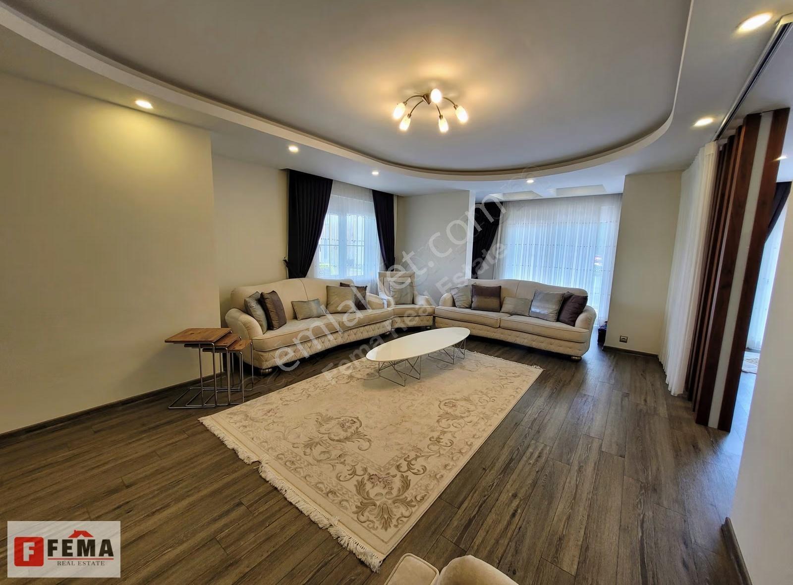 Sitede Bahçeli Açık Havuzlu Kiralık 6+1 Modern Villa - For Rent - Görsel 5