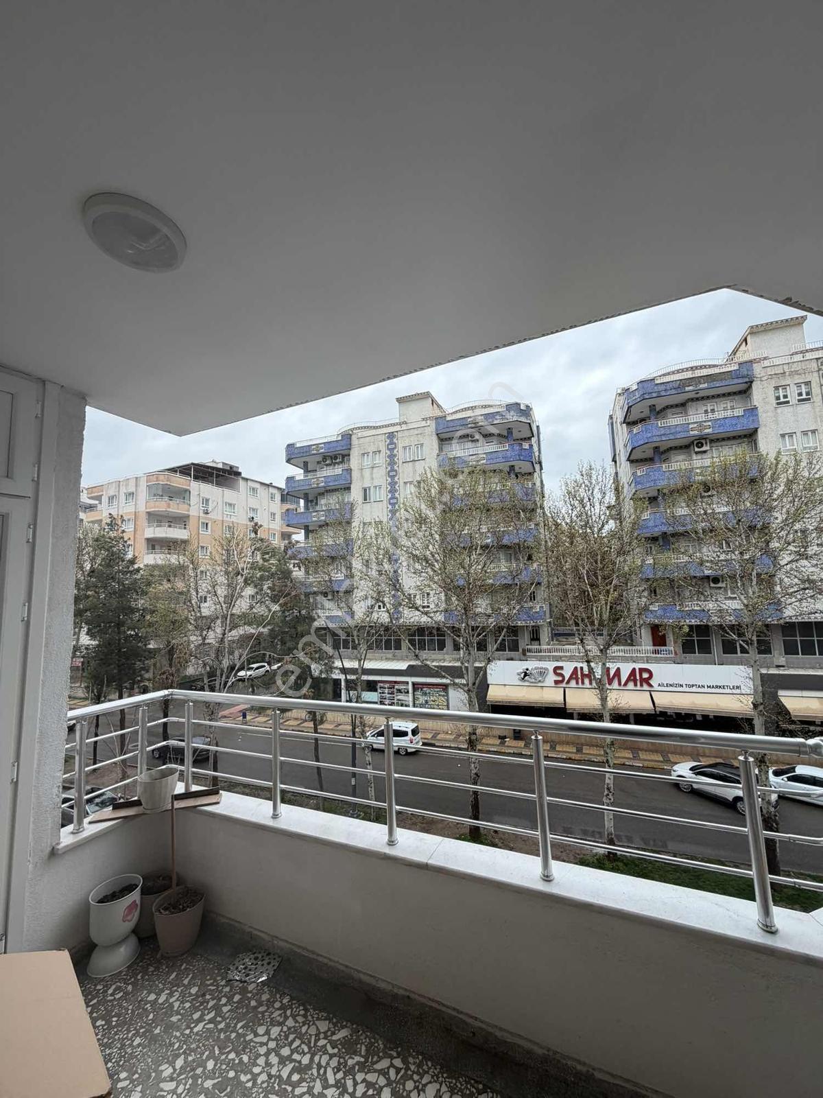 Merkezi Konumda İçi Yenilenmiş Kullanışlı Lüks 3+1 Daire - Görsel 18