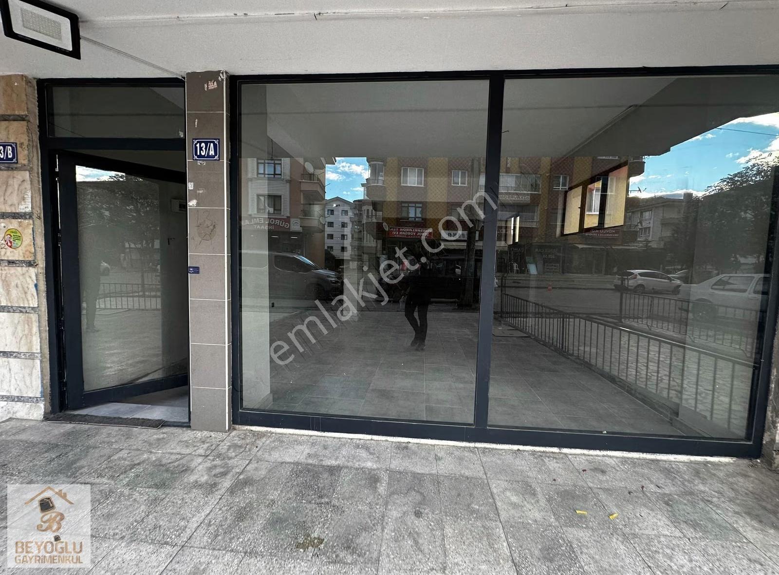 Beyoğlu'ndan Merkezi Lokasyonda İşlek Cadde Üzeri Kiralık Dükkan - Görsel 13