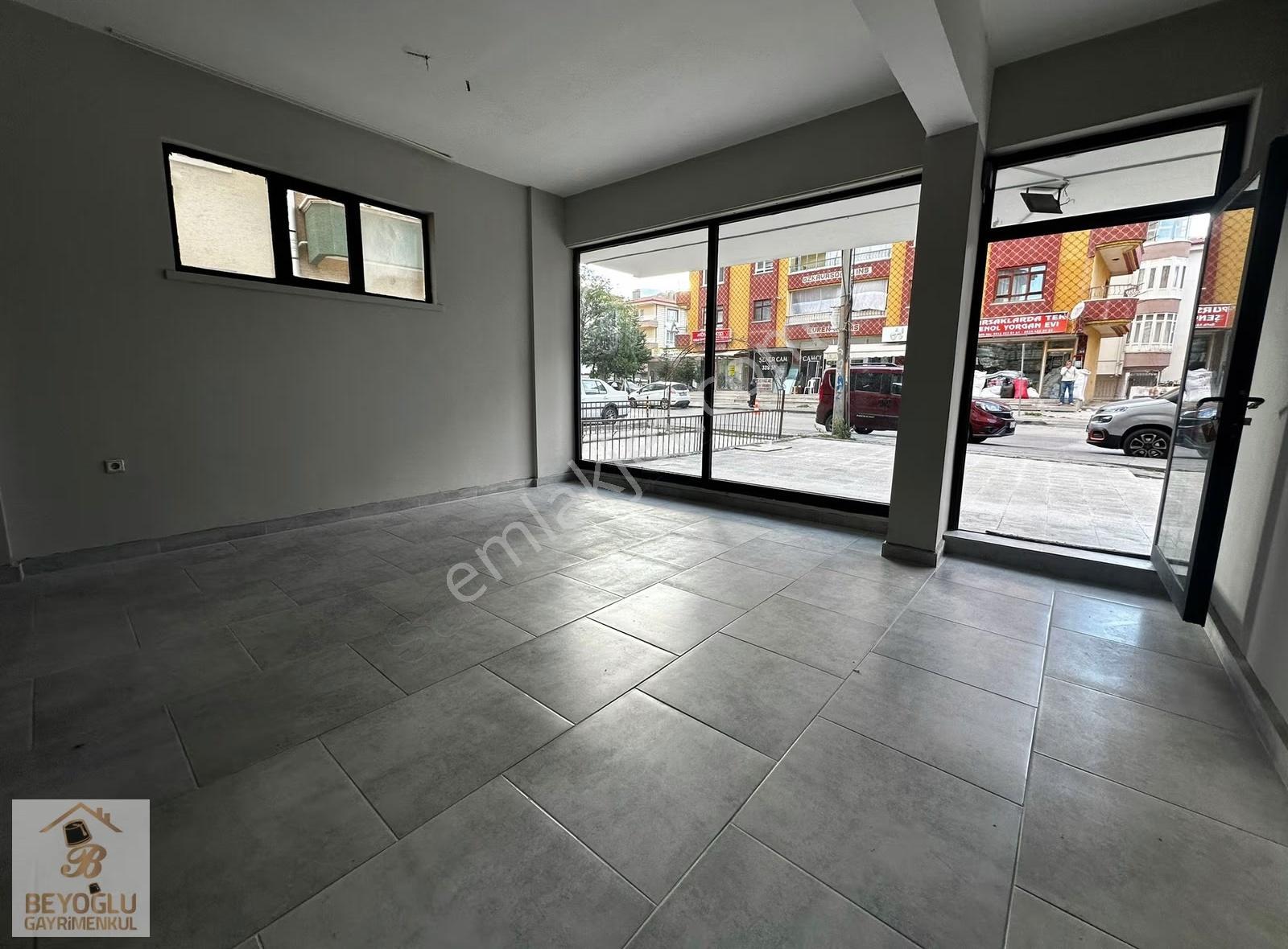 Beyoğlu'ndan Merkezi Lokasyonda İşlek Cadde Üzeri Kiralık Dükkan - Görsel 19