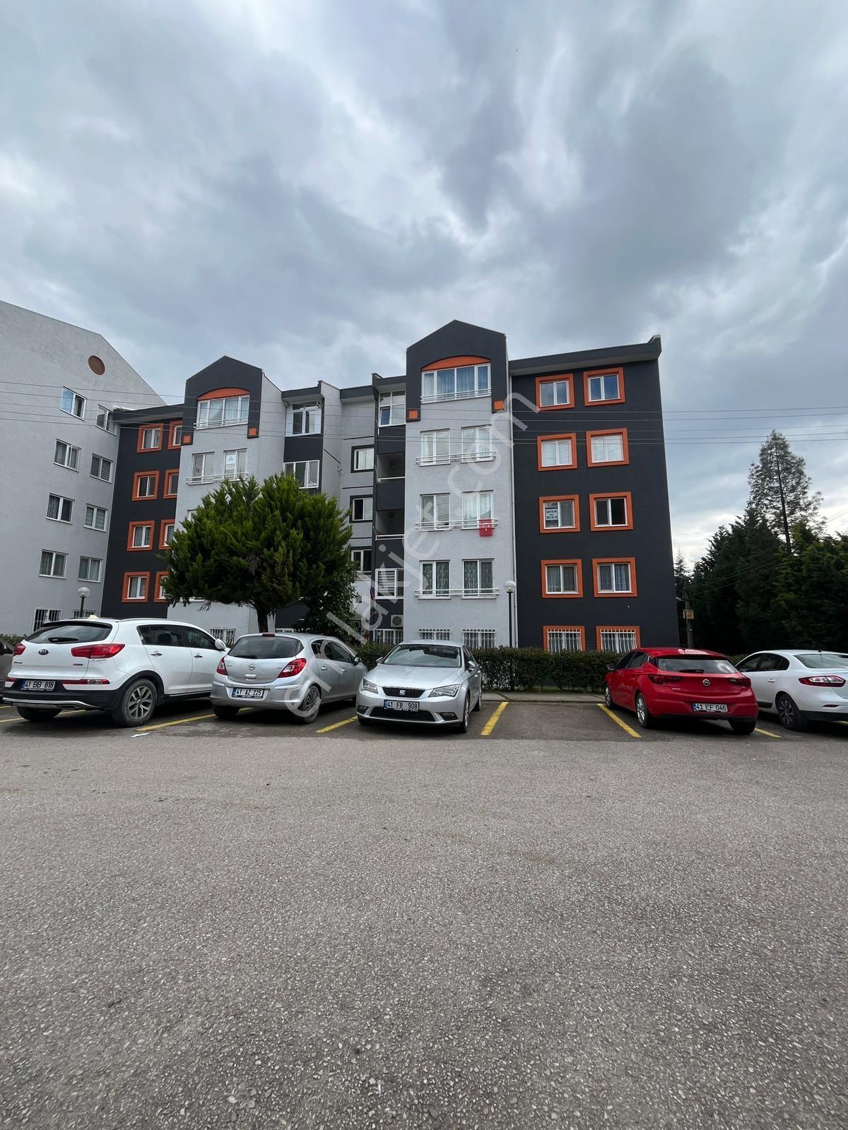 Derince Barışkent Sitesinde Arakat 3+1 Satılık Daire - Görsel 13