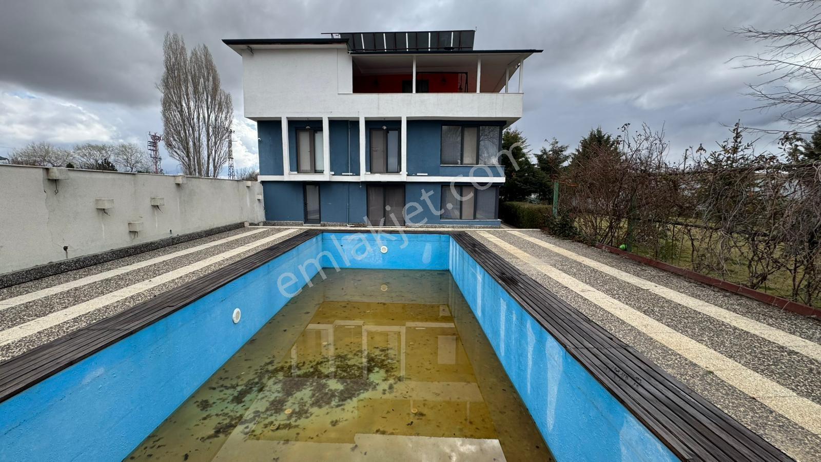 Gölbaşı İkizce'de Arsa İçinde Satılık Villa, Dükkan Ve Market