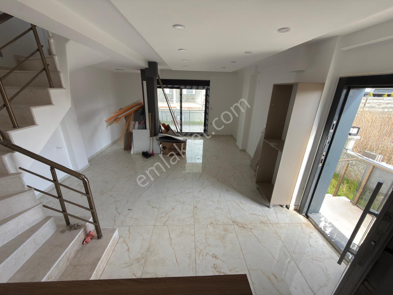 İzmir Dikili Cumhuriyet Mah Satılık Sıfır 4+1 Denize Yakın Villa - Görsel 24