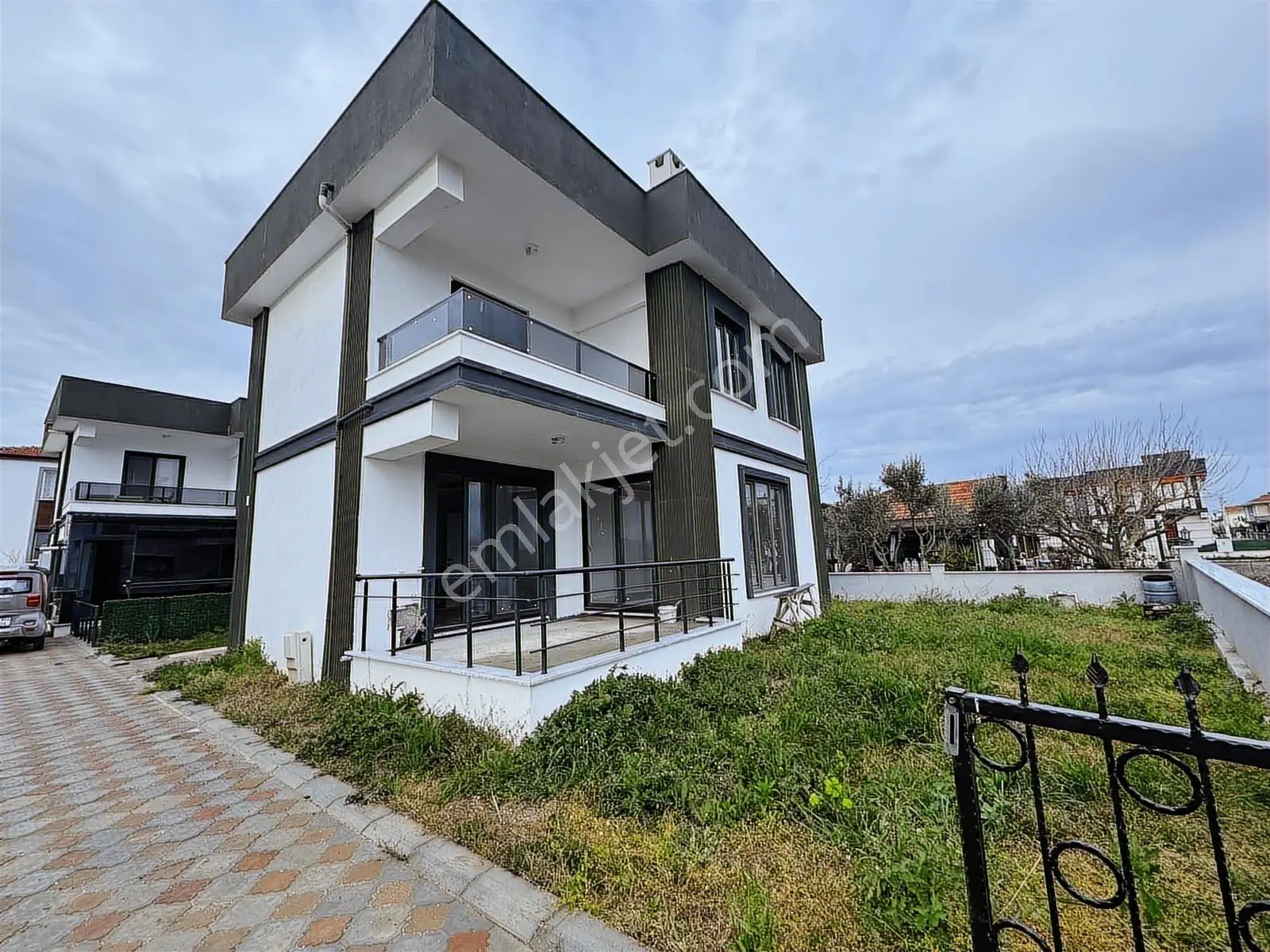 Gümüş Emlak'tan İstiklal Mahallesinde Satılık Villa