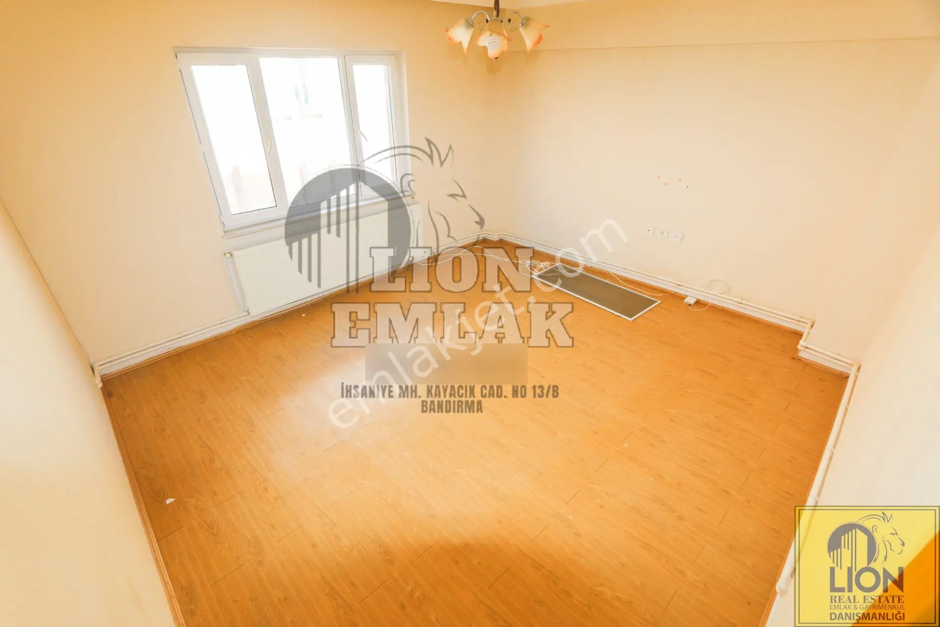 Lıon Emlak'tan Ordu Caddesi Yakını , Kapalı Balkonlu Ara Kat Kiralık 2+1 Daire