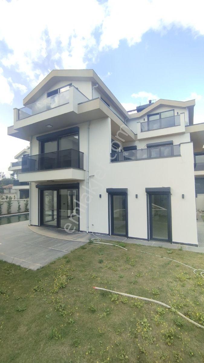 İlkon'dan Çiftlik'te Akıllı Ev Sistemli Ve Havuzlu 6+1 Tripleks - Görsel 31