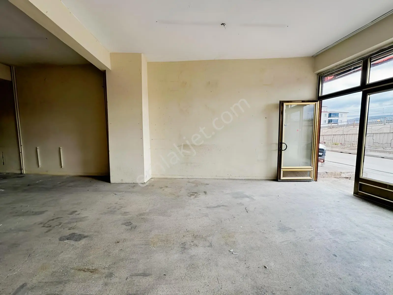 Marka'dan Kurtuluş'ta 400m2 Geniş Cephe Kiralık İş Yeri - Görsel 2