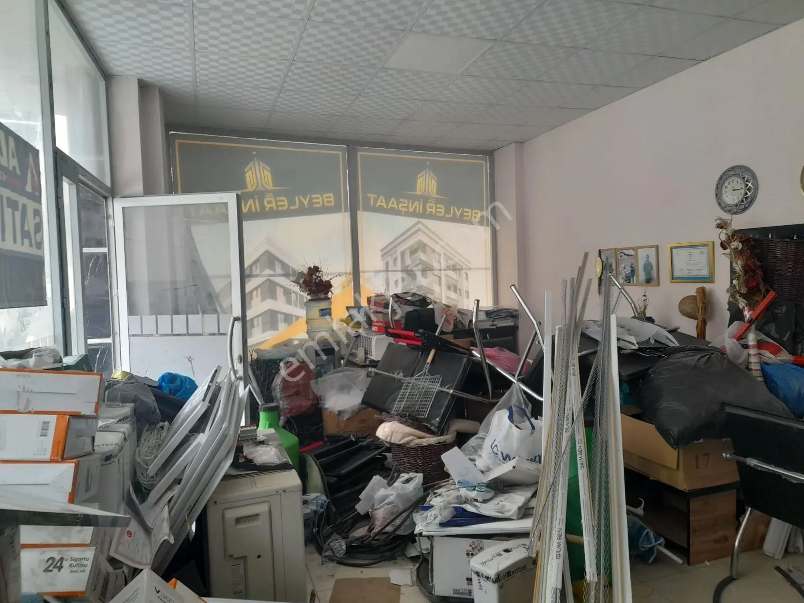 Torbalı Ayrancılar'da Ana Caddeye 50mt Kiralık Köşe Dükkan