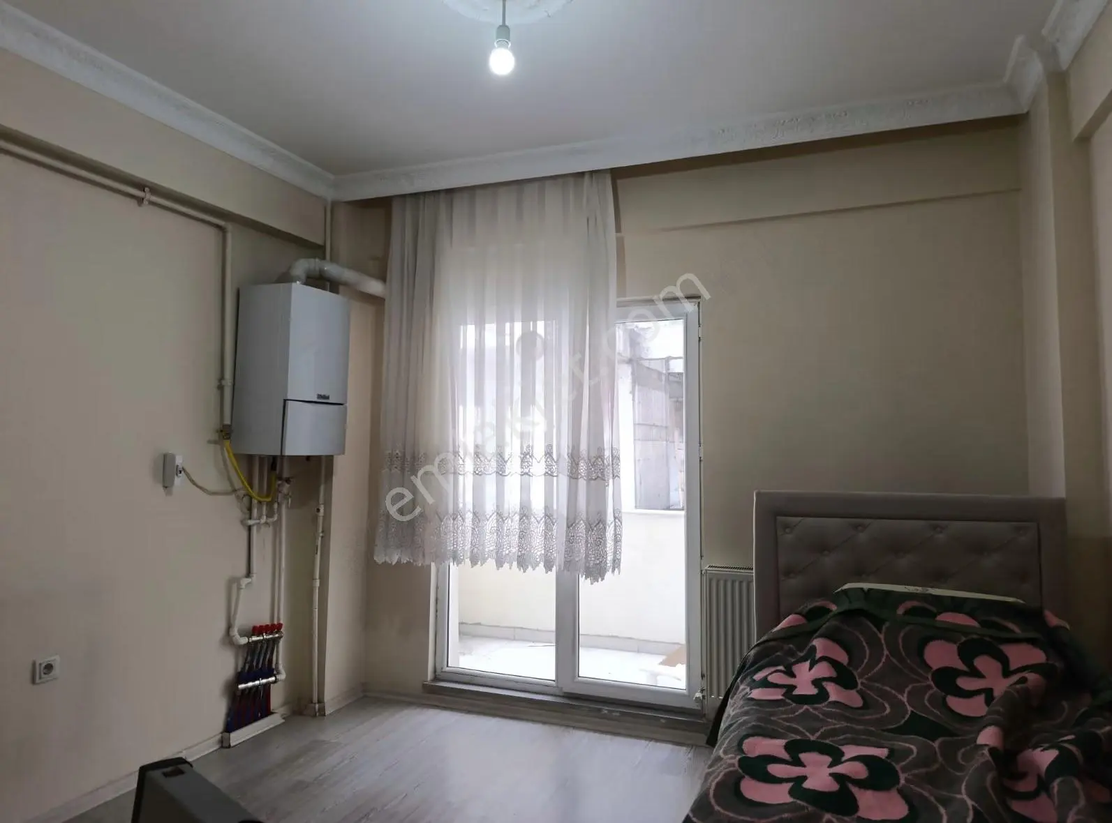 Şehitler Mahallesinde Satılık Arakatta 2+1 Eşyalı Daire - Görsel 4