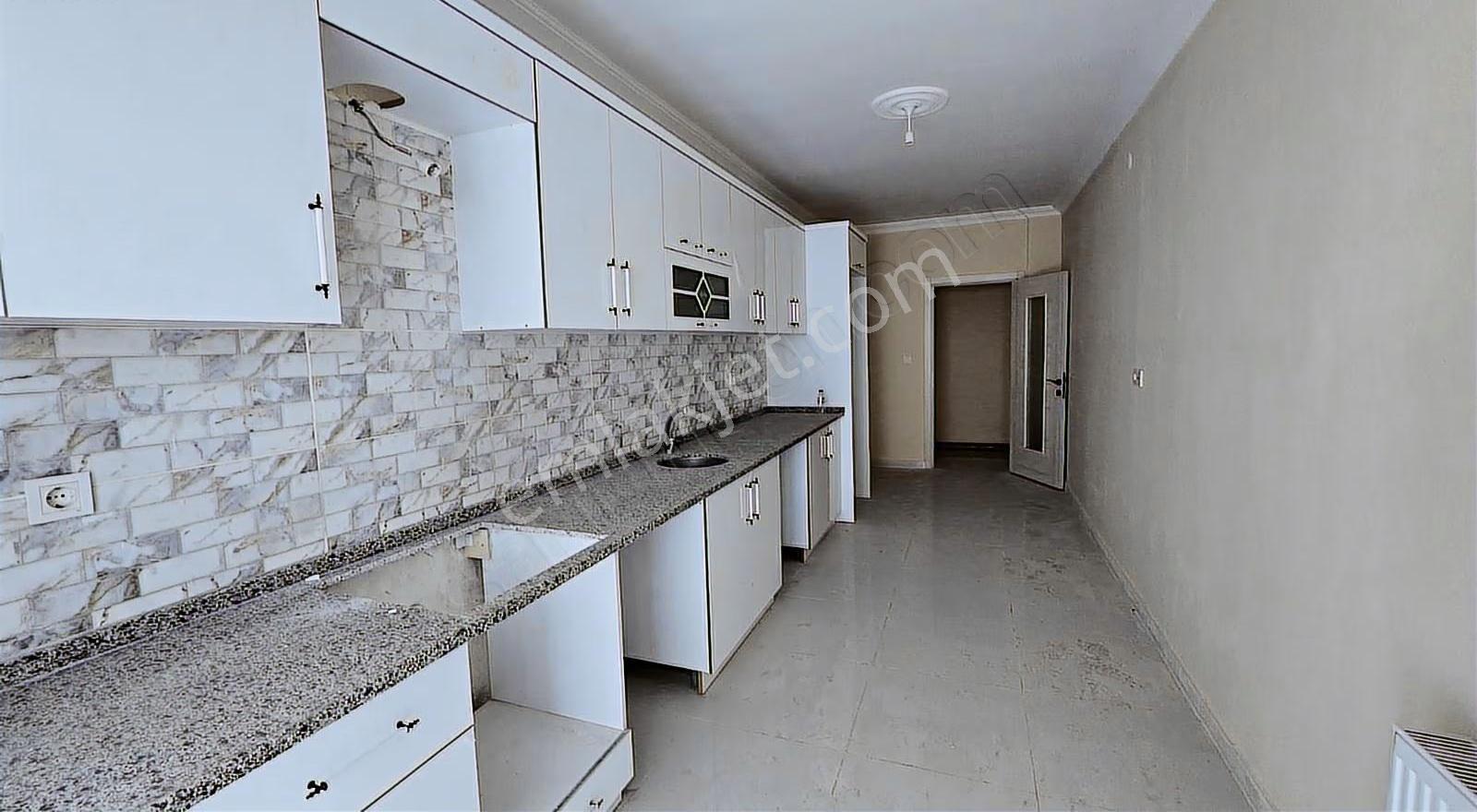 Cide İlkim Emlak'tan Çarşı Merkezde Satılık 2+1 Geniş Daire - Görsel 16