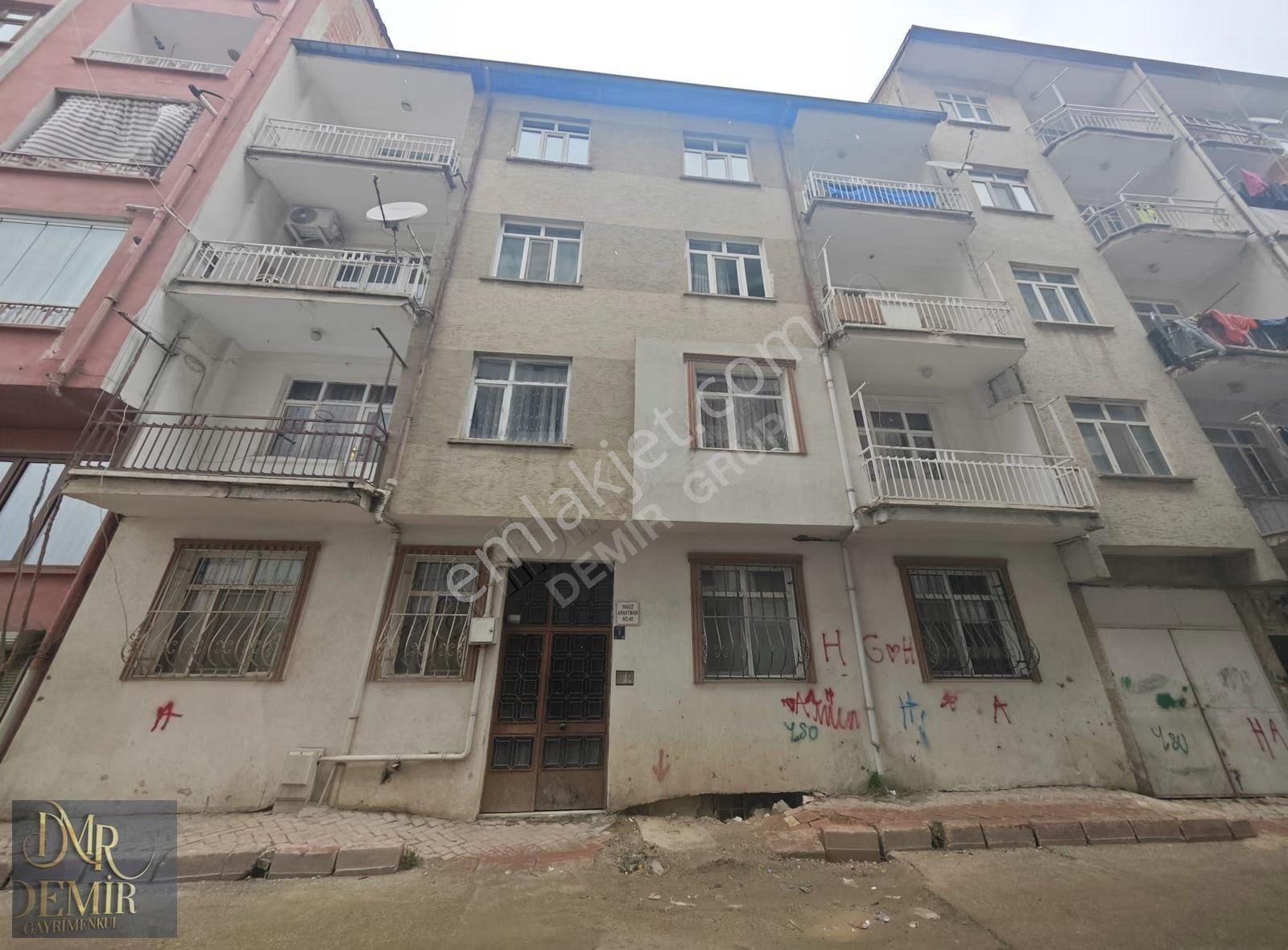 Sarayatik'te Satılık 2+1 Daire, 100m², Merkezi Konum