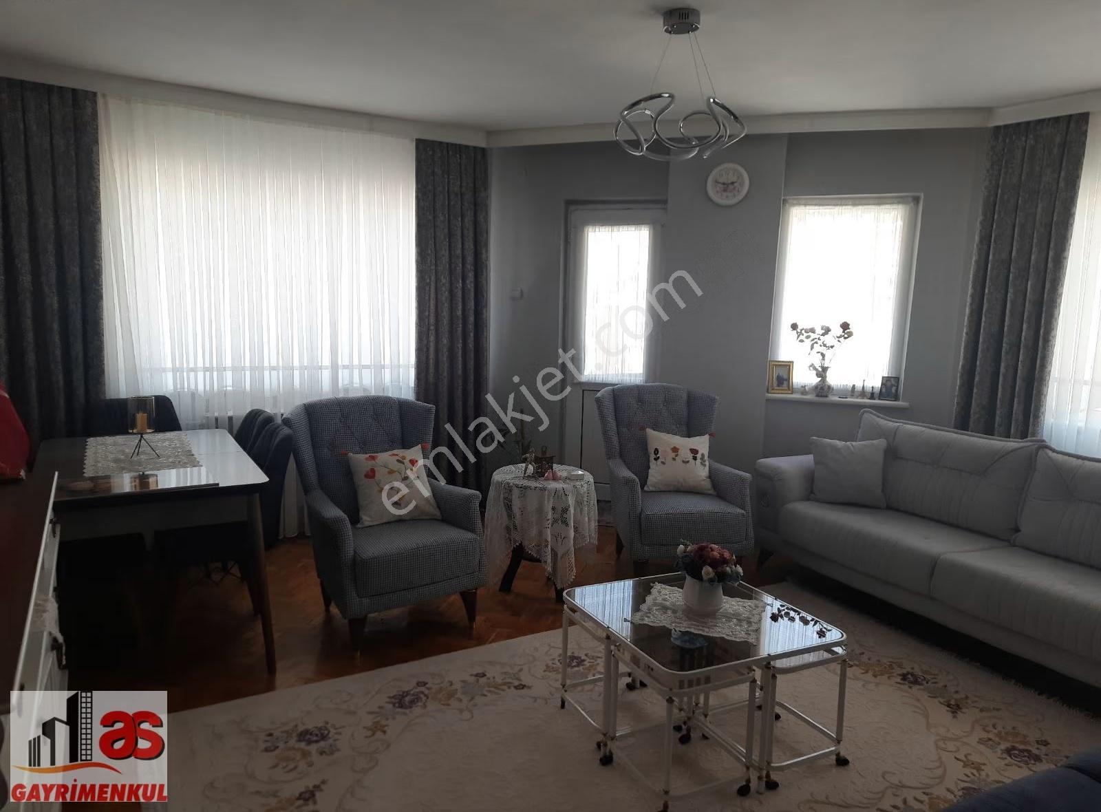 As Emlaktan Sakarya 2 Cad. Üzerinde 3+1 Asansörlü Ve Garaj Dair