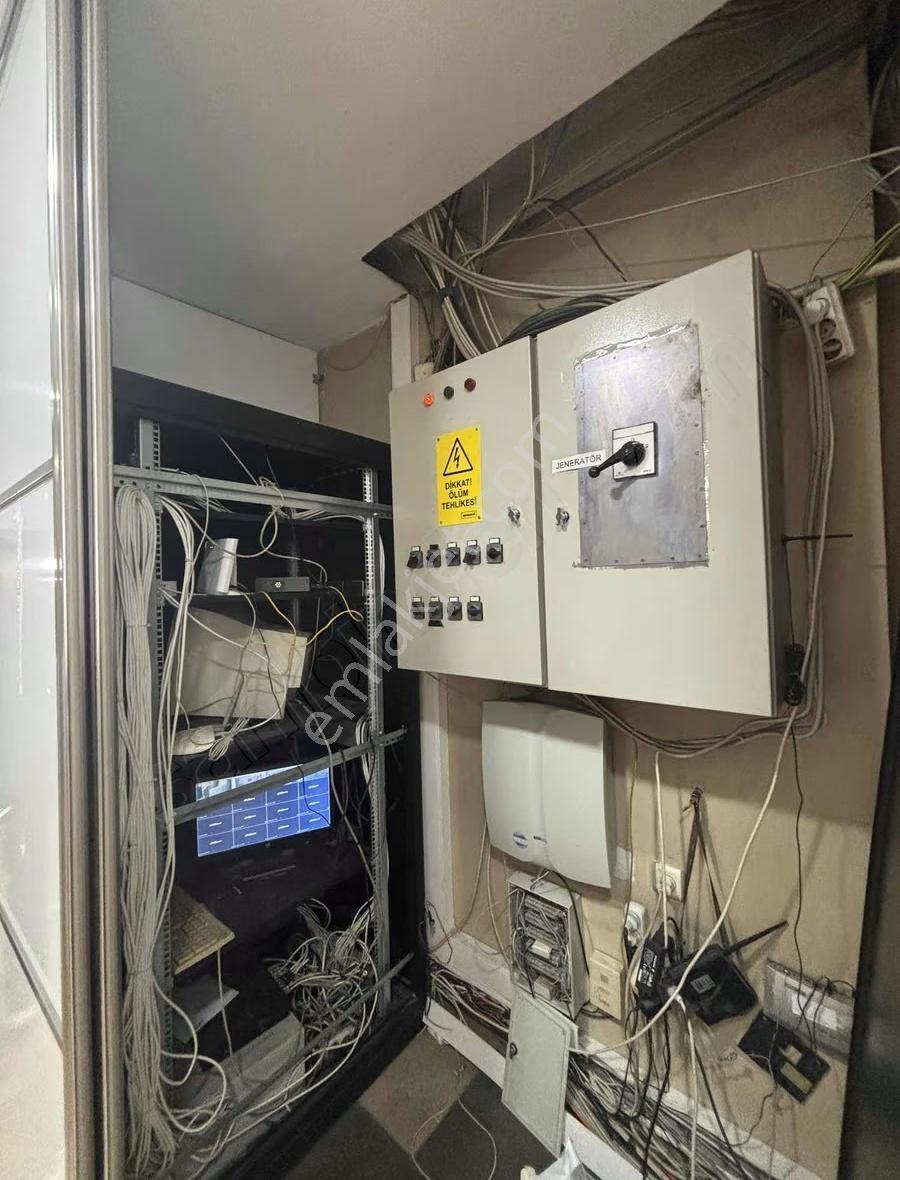 Yenibosna Merkez"de Kiralık 850 M2 İş Hanı Katı Ofisi - Görsel 23