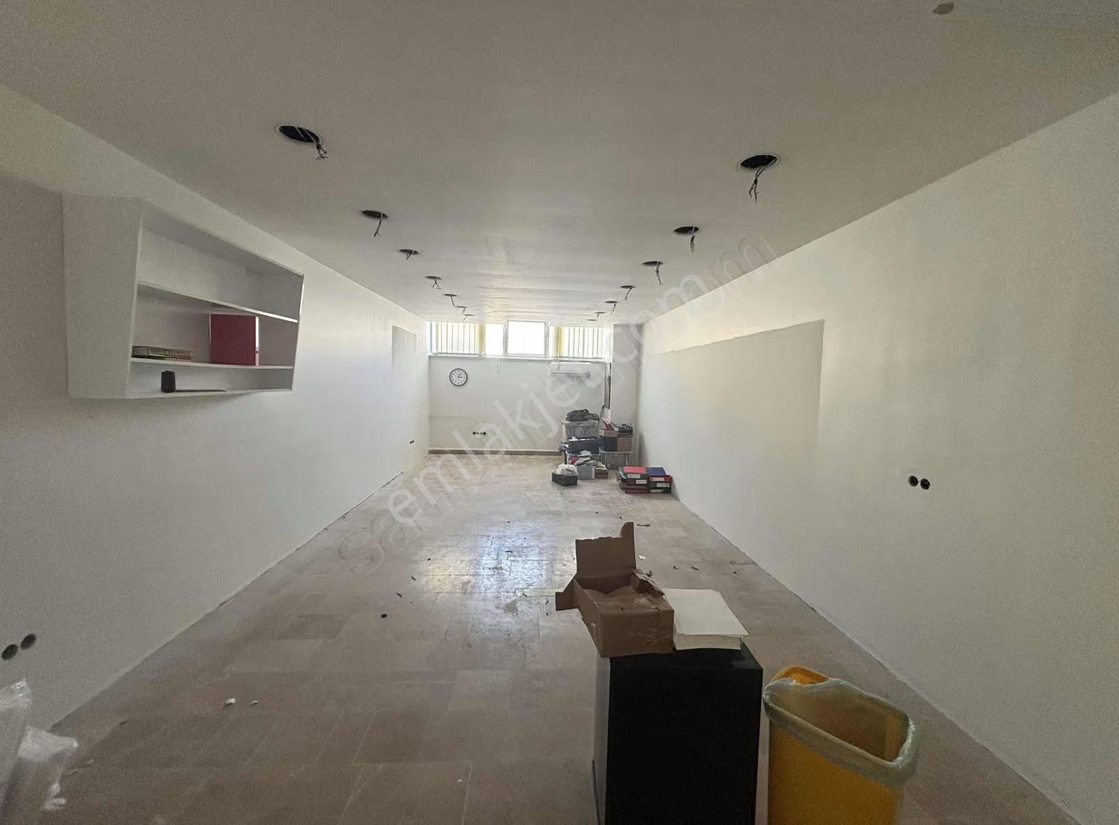 Yenibosna Merkez"de Kiralık 850 M2 İş Hanı Katı Ofisi - Görsel 24