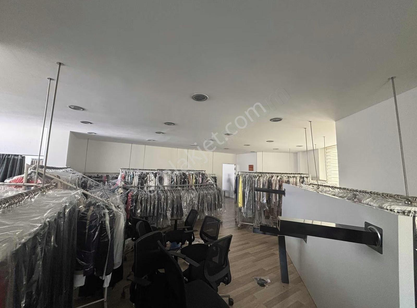 Yenibosna Merkez"de Kiralık 850 M2 İş Hanı Katı Ofisi - Görsel 14